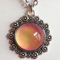 Secret Queen of Flowers - Mood Necklace - 20 mm - Brass