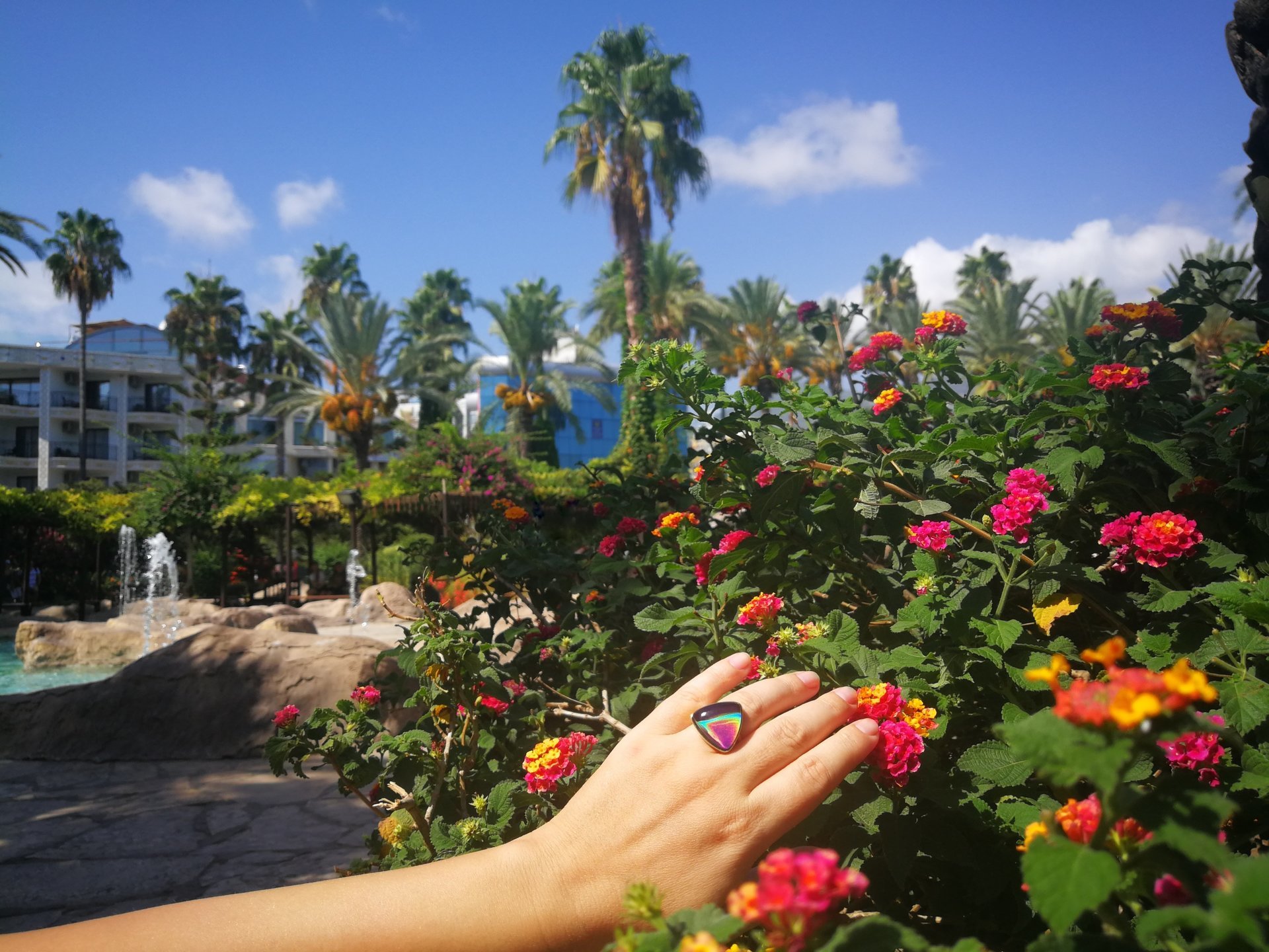 Sovereign of Lightning - Mood Ring - 20 mm - Gold Plated Sterling Silver 925 - AAA Crystal Quartz