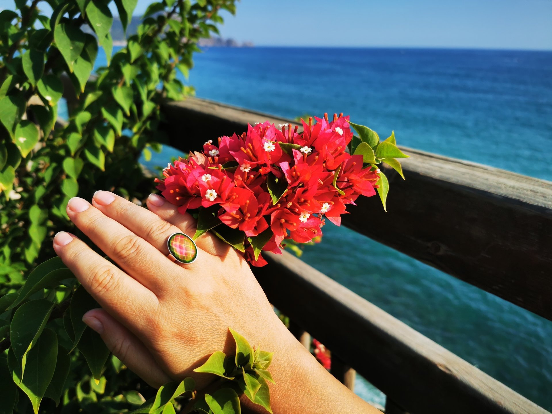 Silver Messenger of Glory - Mood Ring - 20x15 mm - Sterling Silver 925 - AAA Crystal Quartz faceted