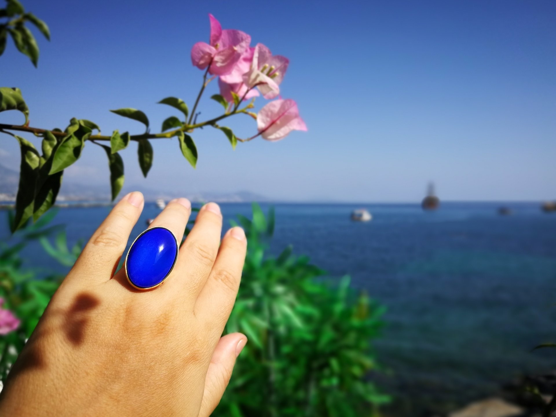 Golden Mirror of Beauty - Mood Ring - 30x20 mm - 24k gold plated Sterling Silver 925