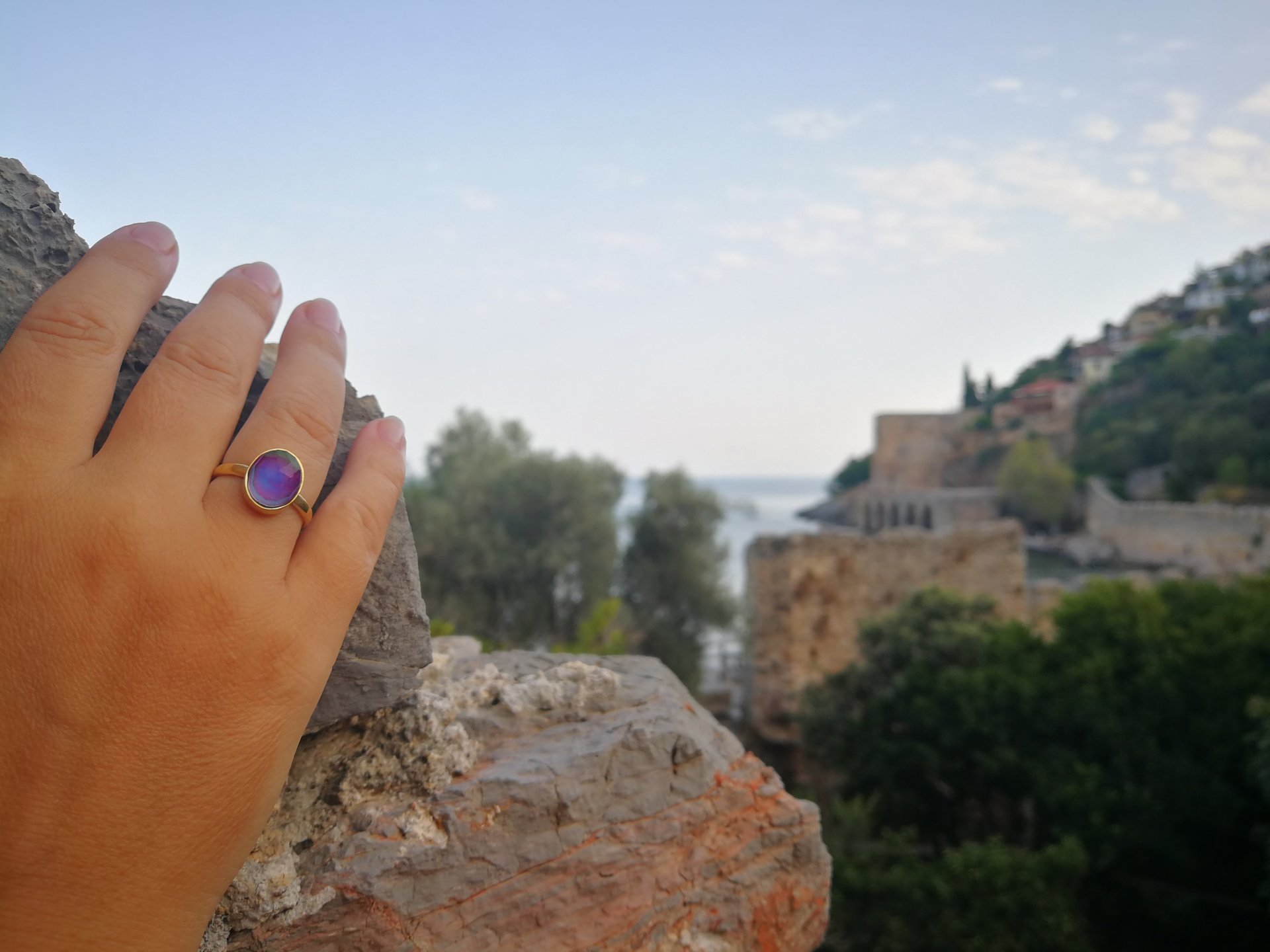 Essence of Enchantment - Mood Ring - 11x9 mm - 24k Gold Plated Sterling Silver 925 - AAA Topaz