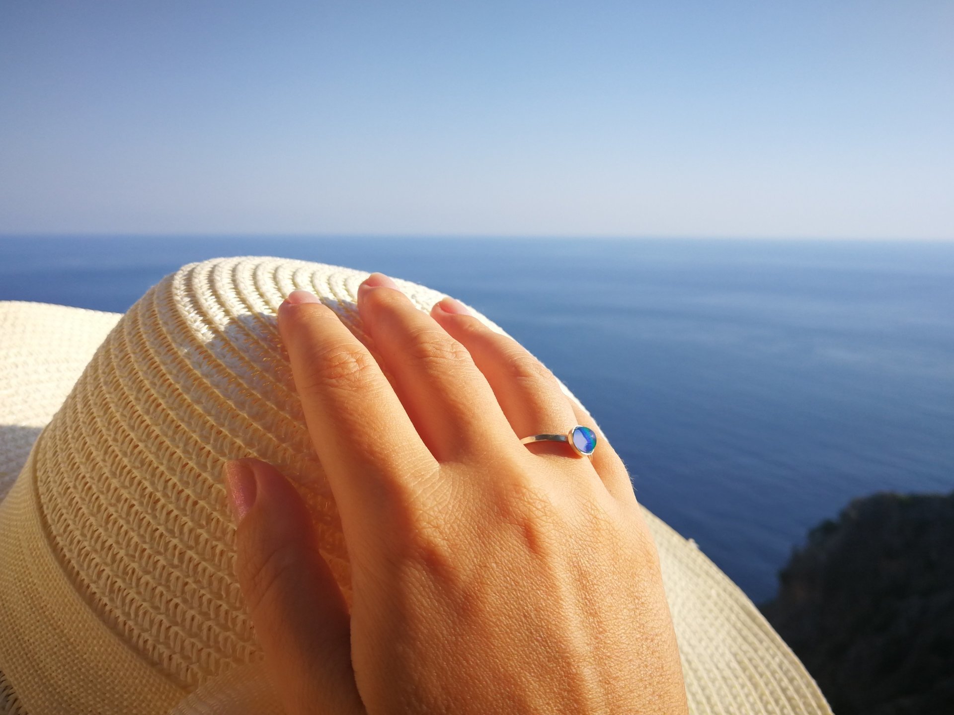Princess of the Light - Mood Ring - 6 mm - Sterling Silver 925 - AAA Crystal Quartz