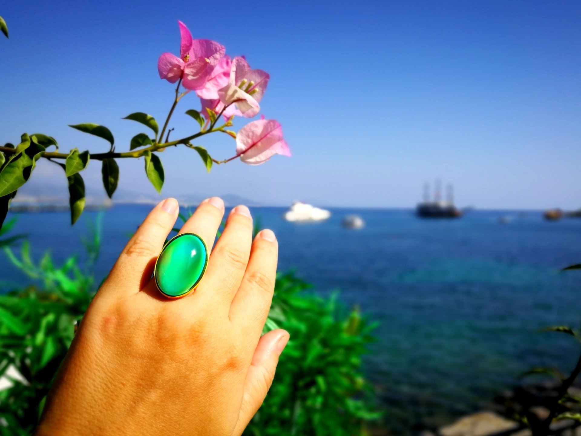 Golden Mirror of Beauty - Mood Ring - 30x20 mm - 24k gold plated Sterling Silver 925