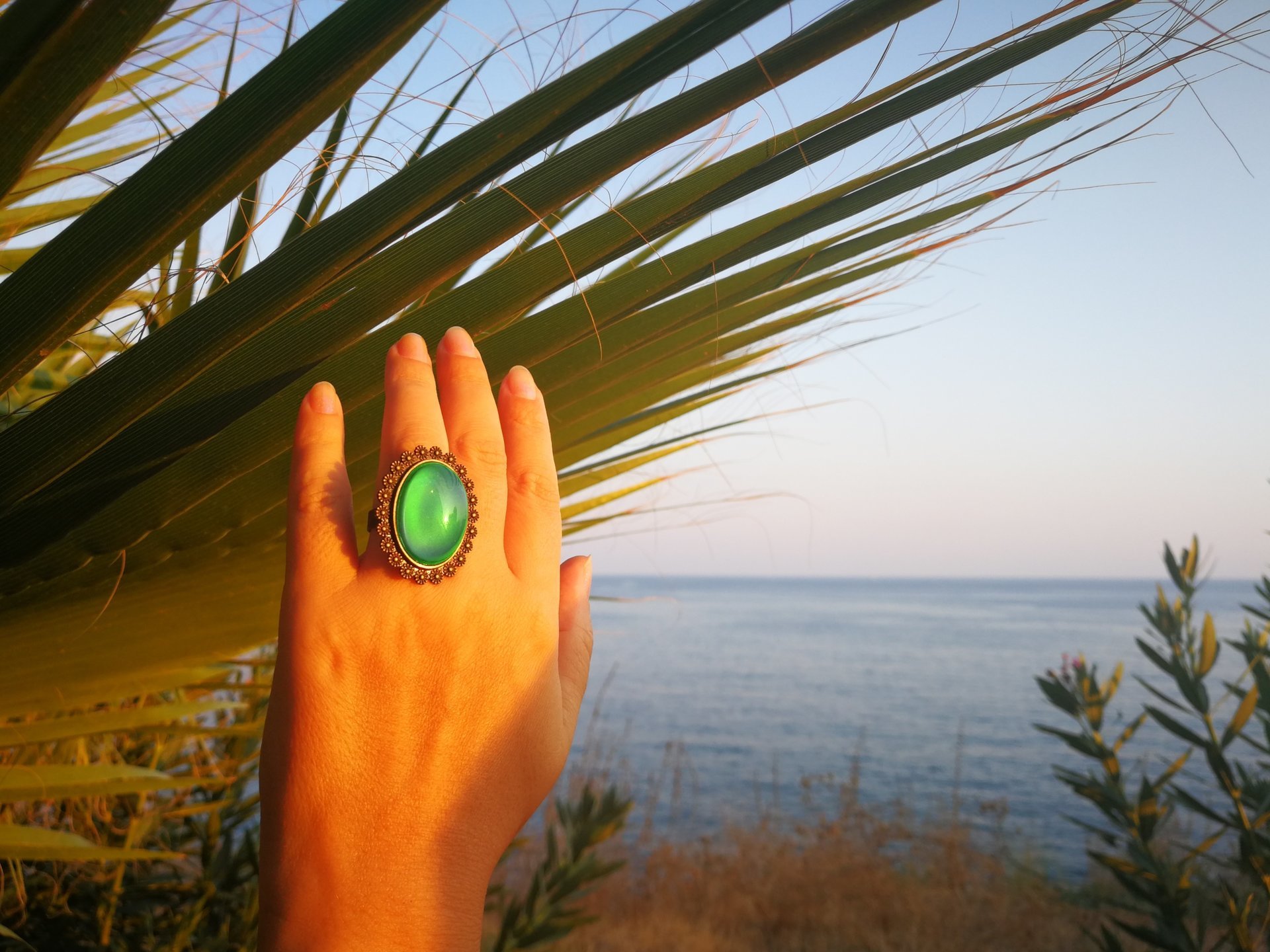 Queen of Zanzibar - Mood Ring - Adjustable - 25x18 mm - Brass