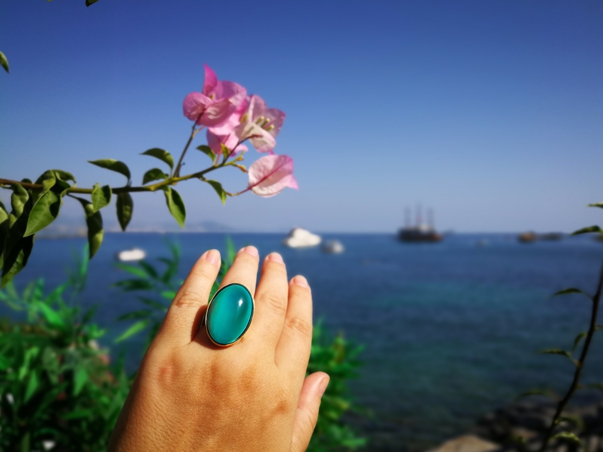 Golden Mirror of Beauty - Mood Ring - 30x20 mm - 24k gold plated Sterling Silver 925