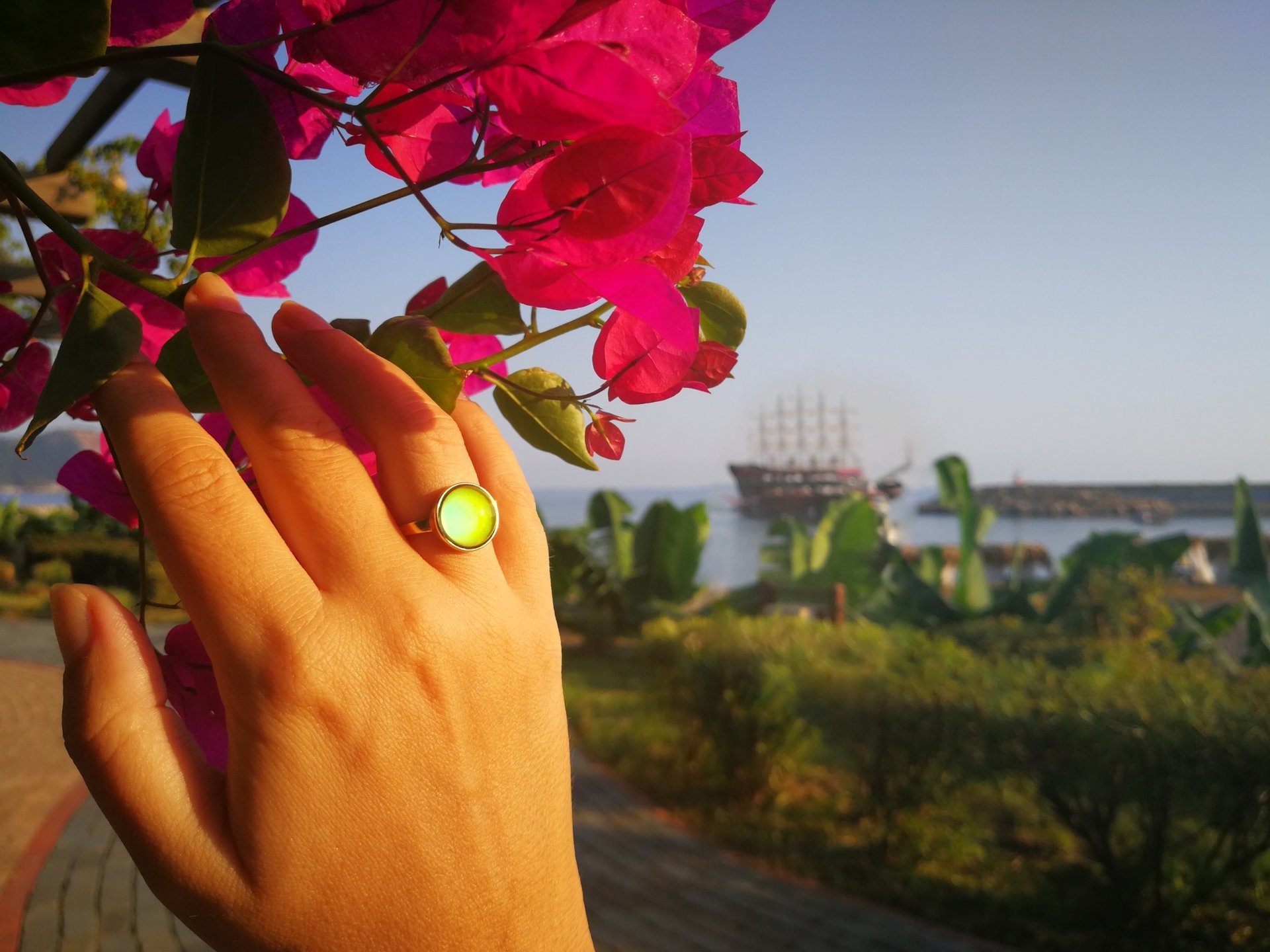 Golden Star of Romance - Mood Ring - 12 mm - 24K Gold Plated Sterling Silver 925