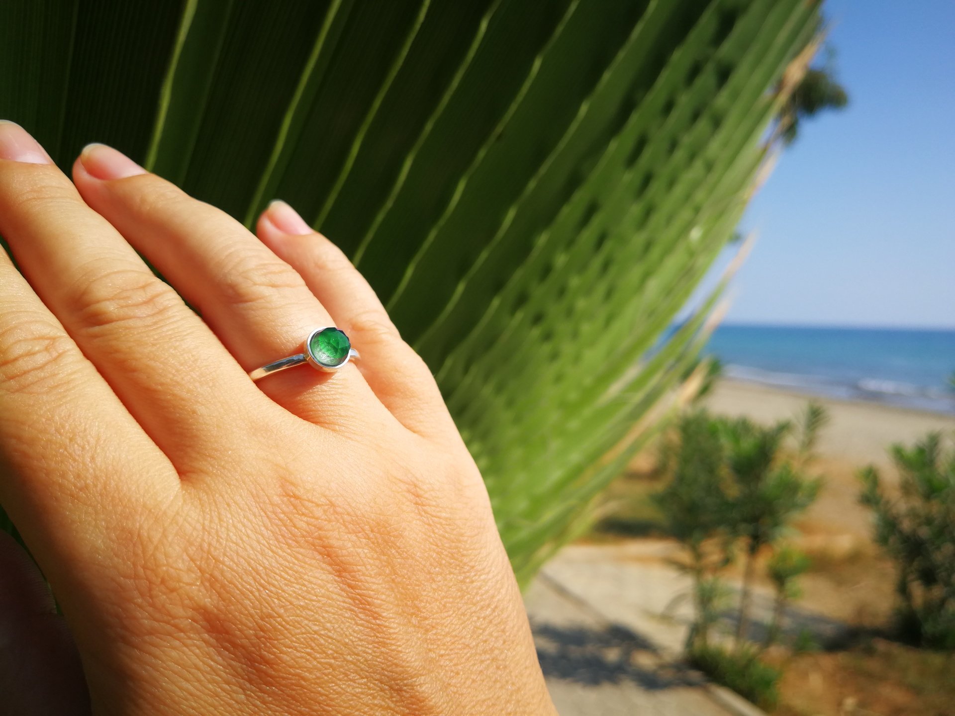 Blush of Attraction - Mood Ring - 6 mm - Sterling Silver 925 - AAA Crystal Quartz