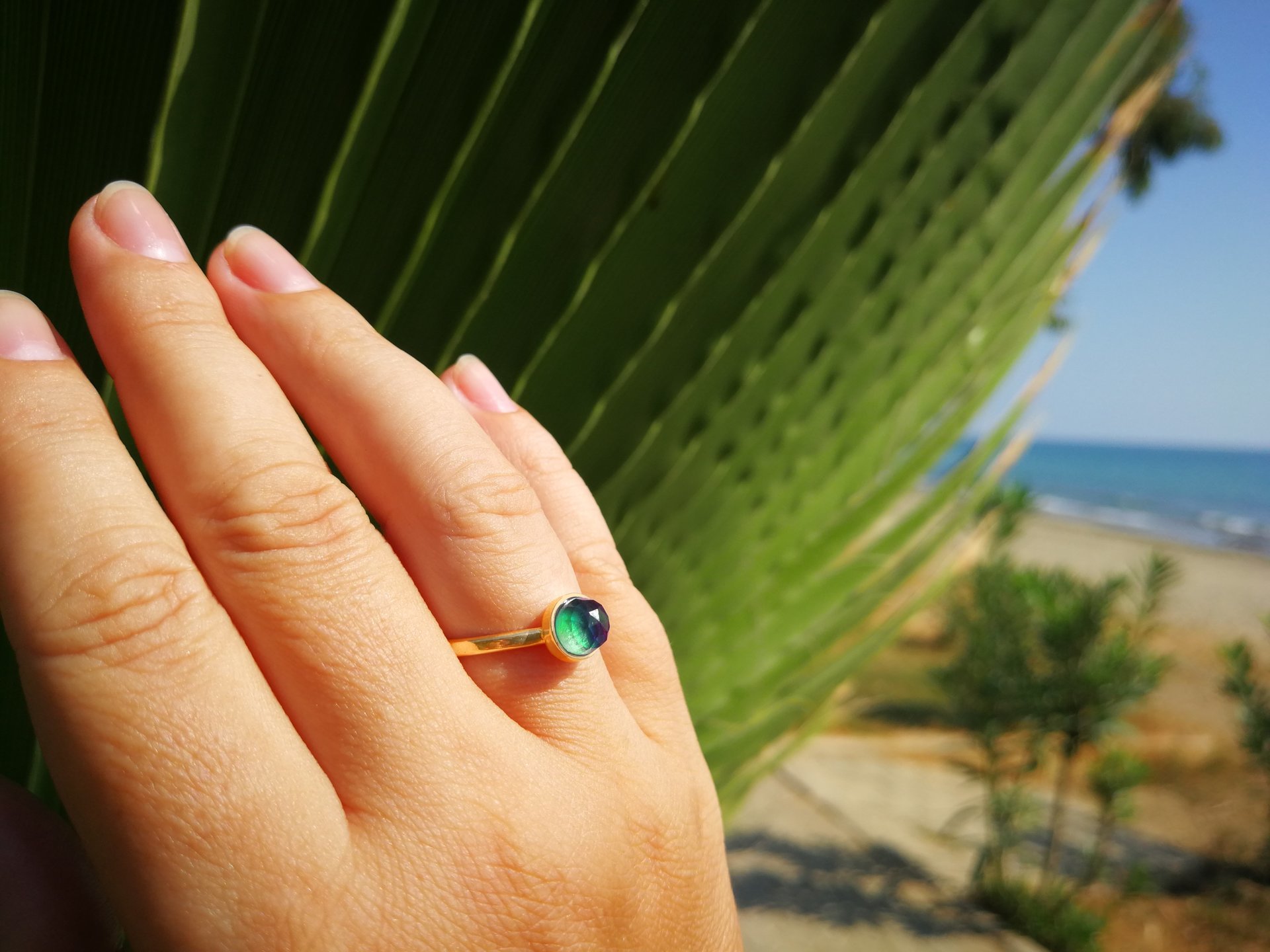 Blush of Attraction - Mood Ring - 6 mm - Gold Plated Sterling Silver 925 - AAA Crystal Quartz