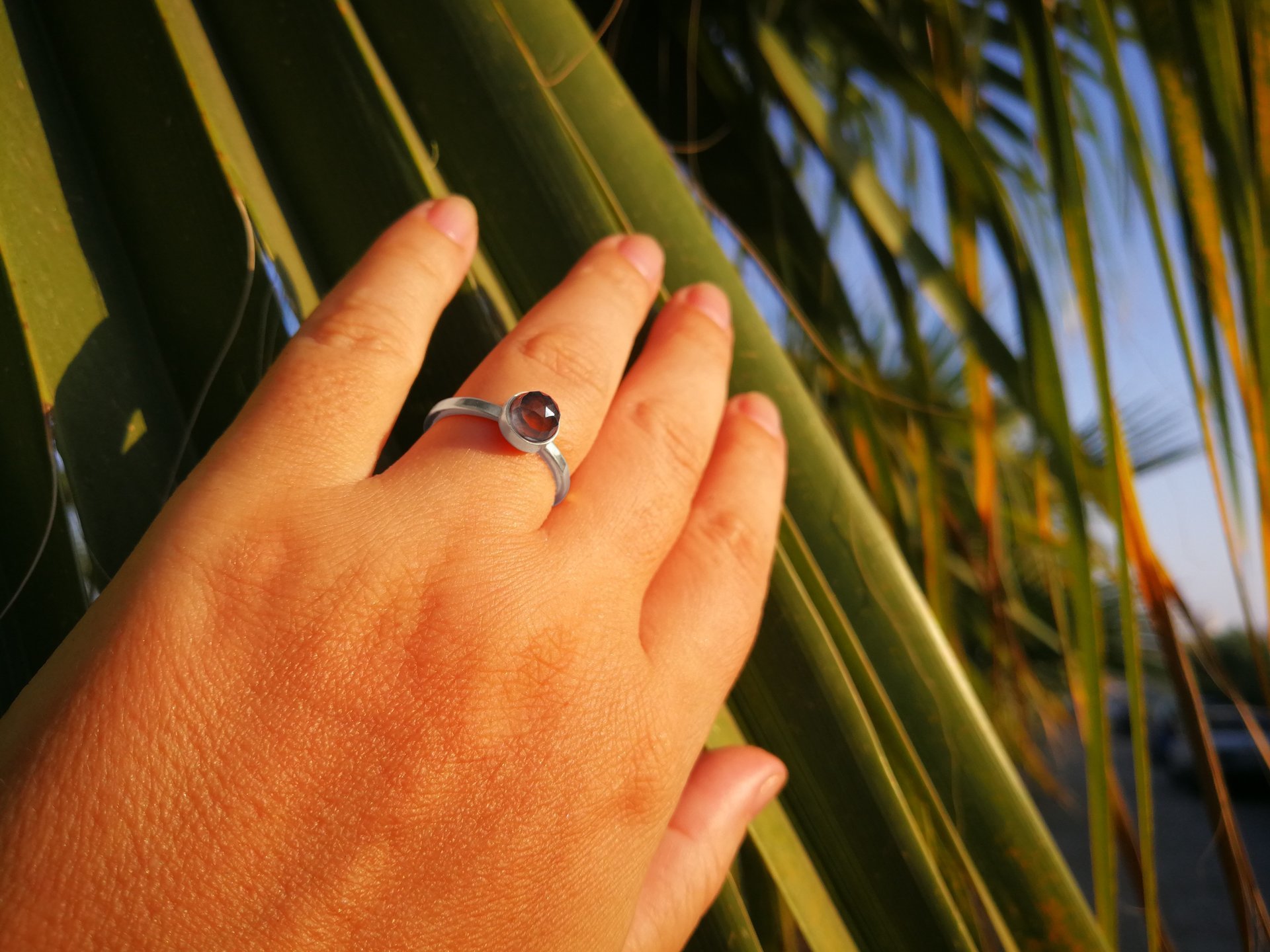 Blush of Attraction - Mood Ring - 6 mm - Sterling Silver 925 - AAA Crystal Quartz