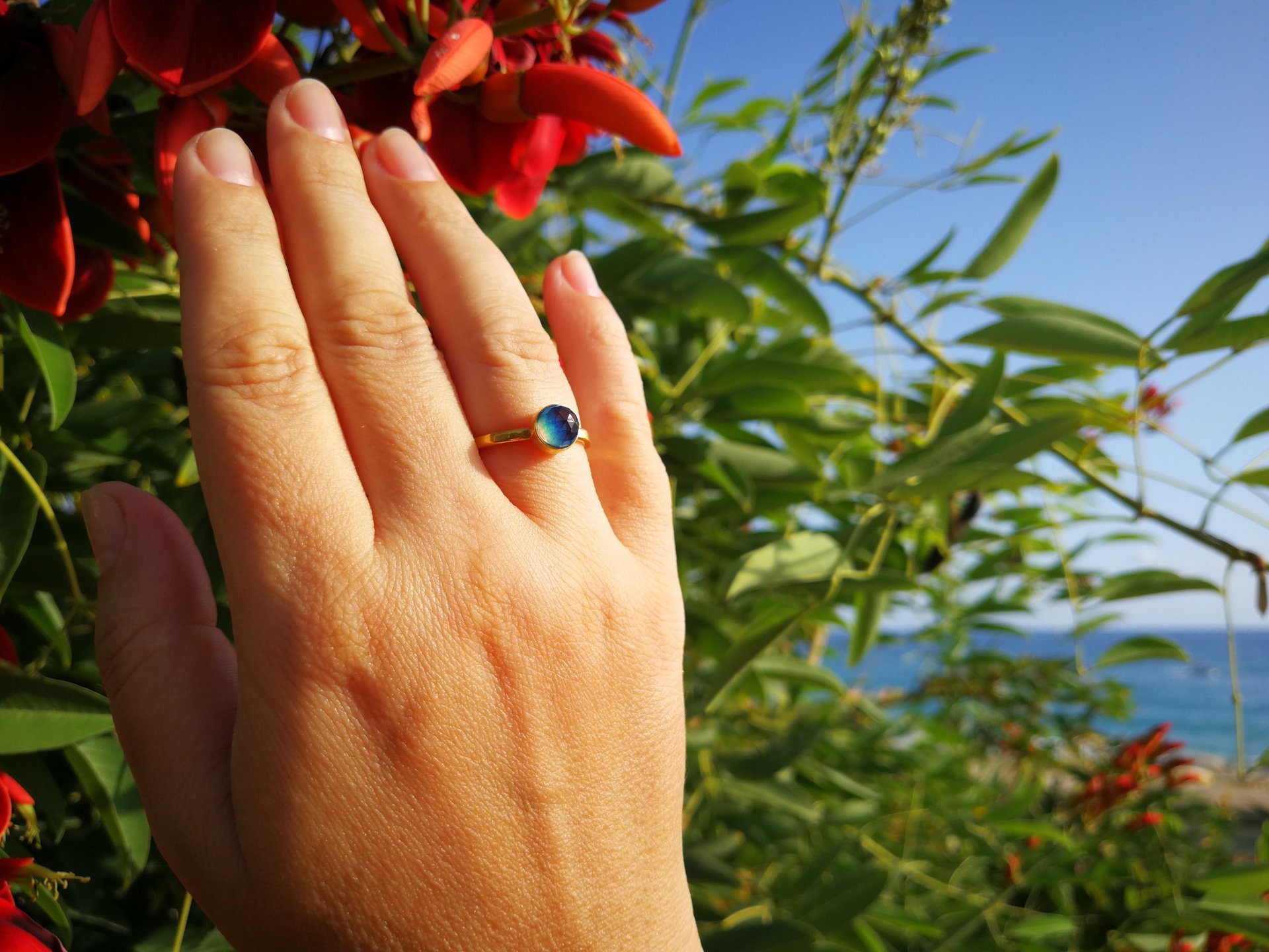 Blush of Attraction - Mood Ring - 6 mm - Gold Plated Sterling Silver 925 - AAA Crystal Quartz