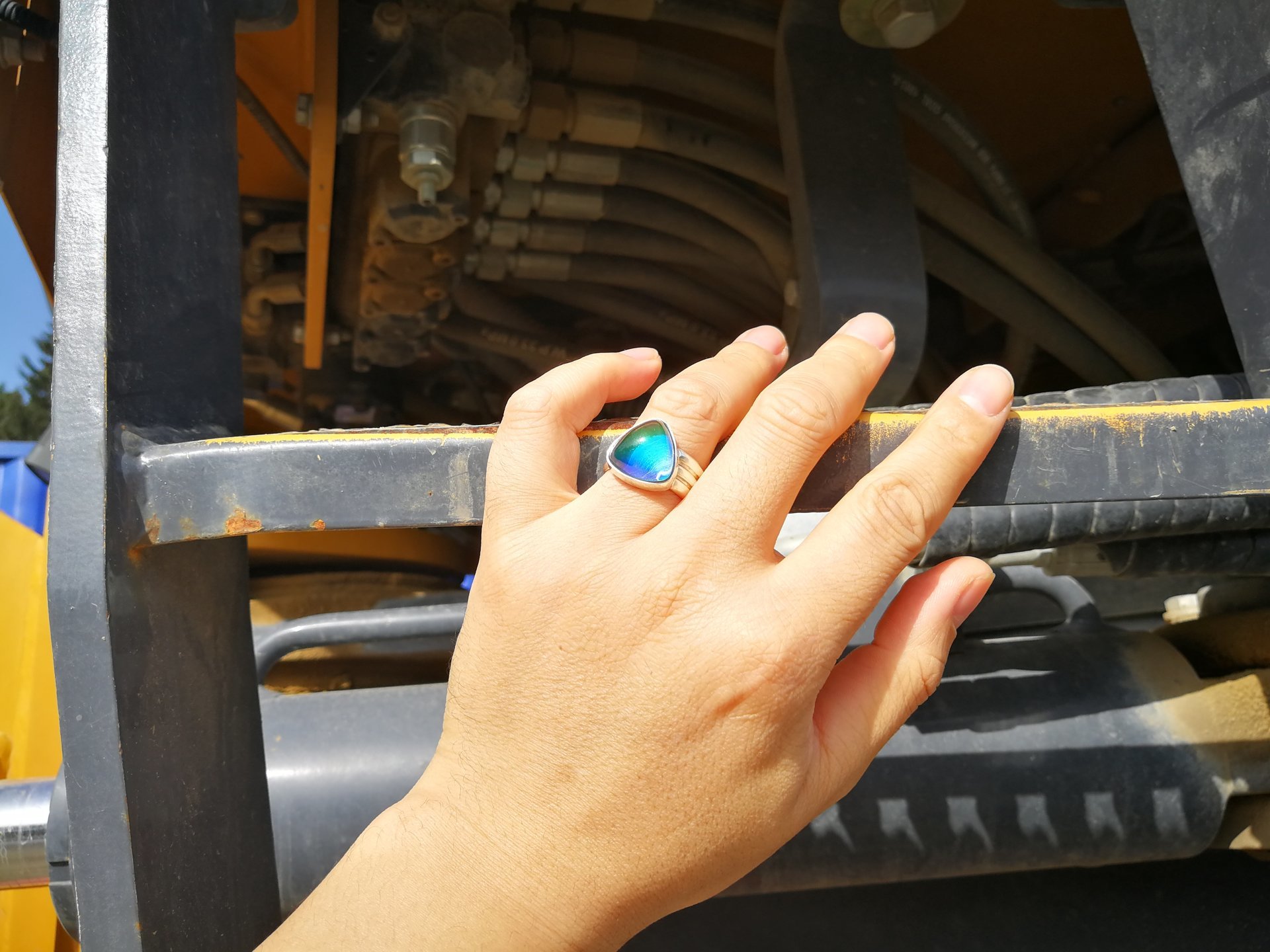 Lord of Lightning - Mood Ring - 15 mm - Sterling Silver 925 - AAA Crystal Quartz