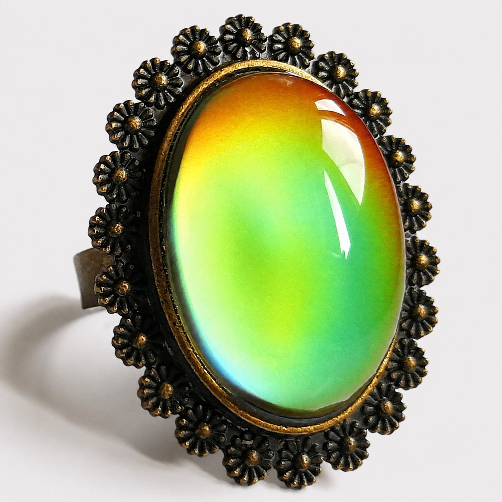 Queen of Zanzibar - Mood Ring - Adjustable - 25x18 mm - Brass