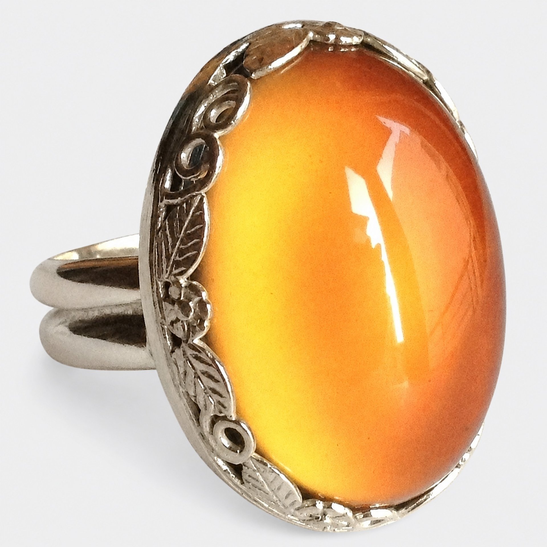 Queen of Grace - Mood Ring - 25x18 mm - Sterling Silver 925