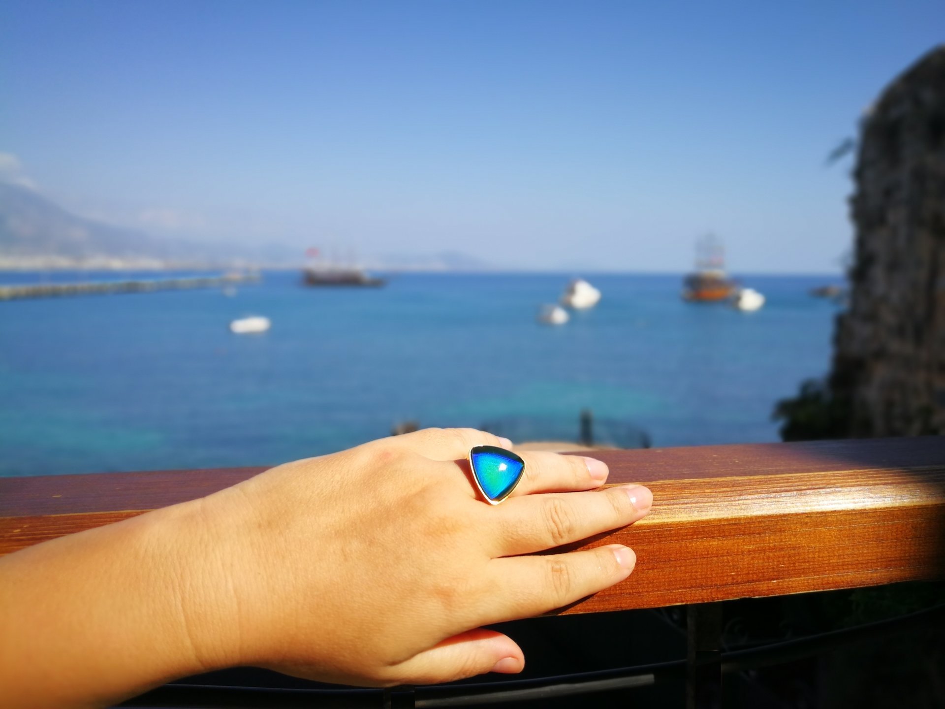 Sovereign of Lightning - Mood Ring - 20 mm - Gold Plated Sterling Silver 925 - AAA Crystal Quartz