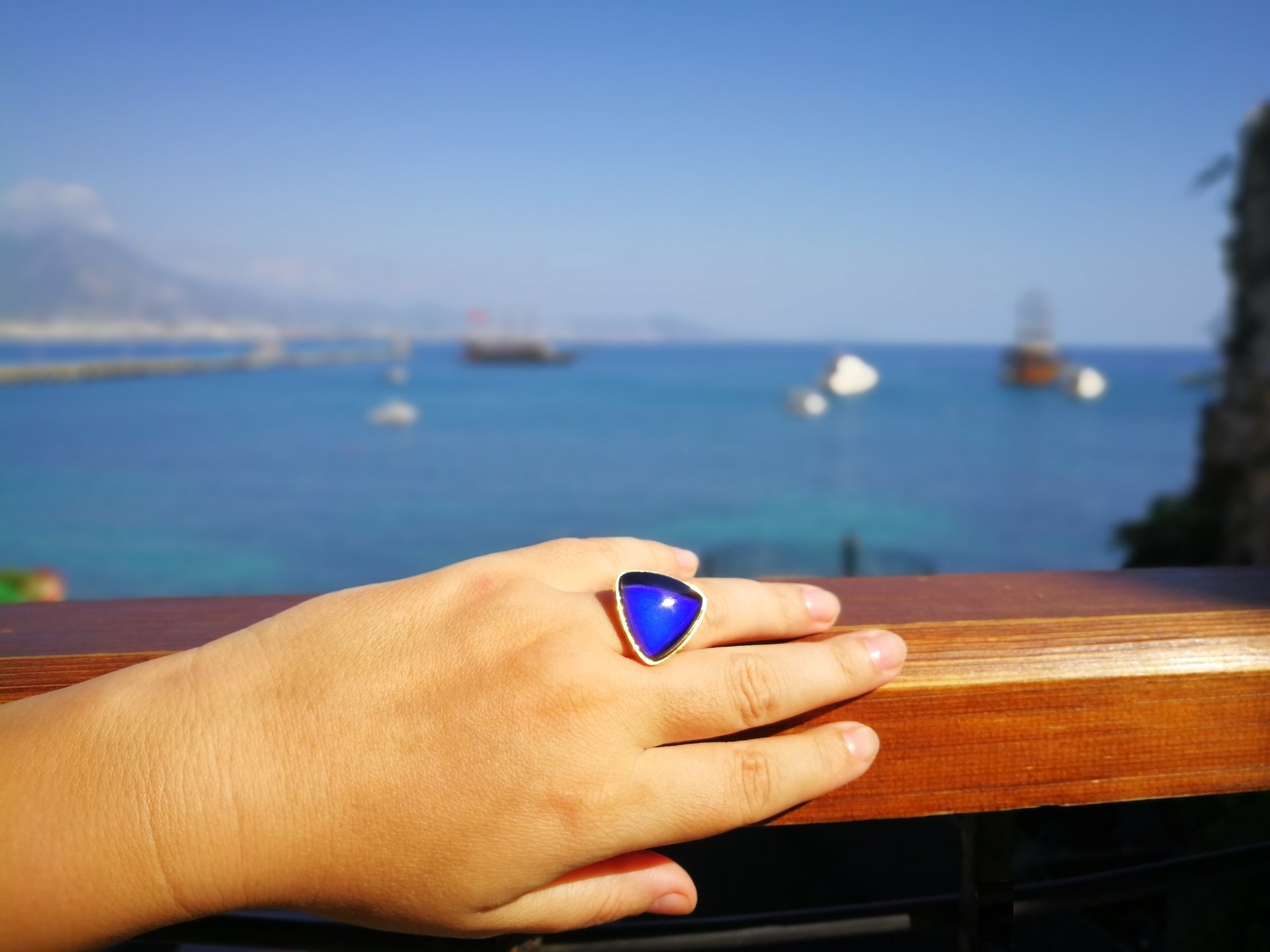 Sovereign of Lightning - Mood Ring - 20 mm - Gold Plated Sterling Silver 925 - AAA Crystal Quartz
