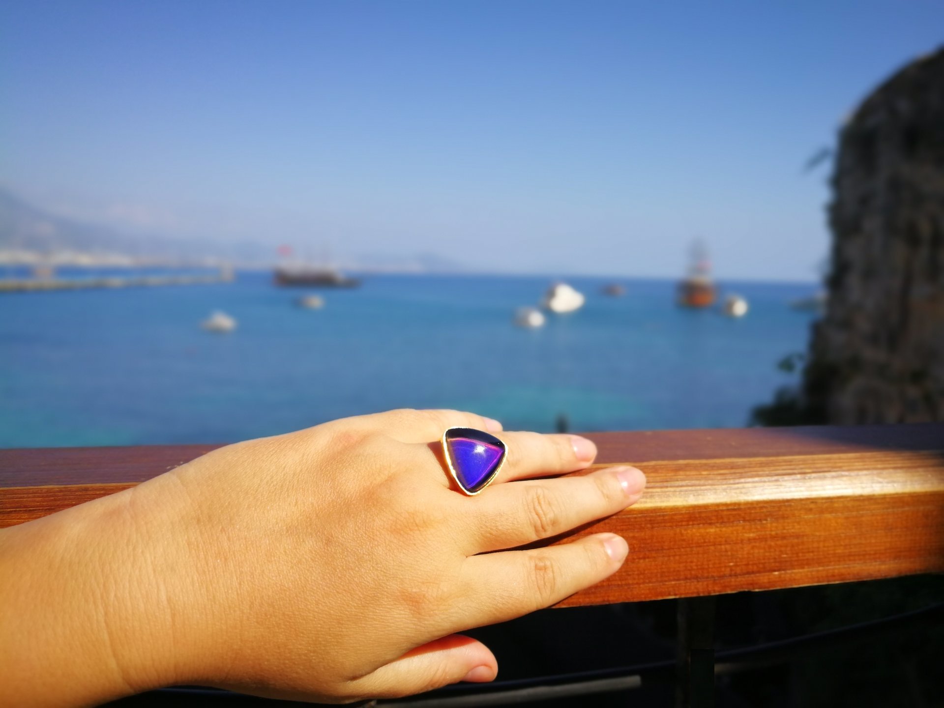 Sovereign of Lightning - Mood Ring - 20 mm - Gold Plated Sterling Silver 925 - AAA Crystal Quartz