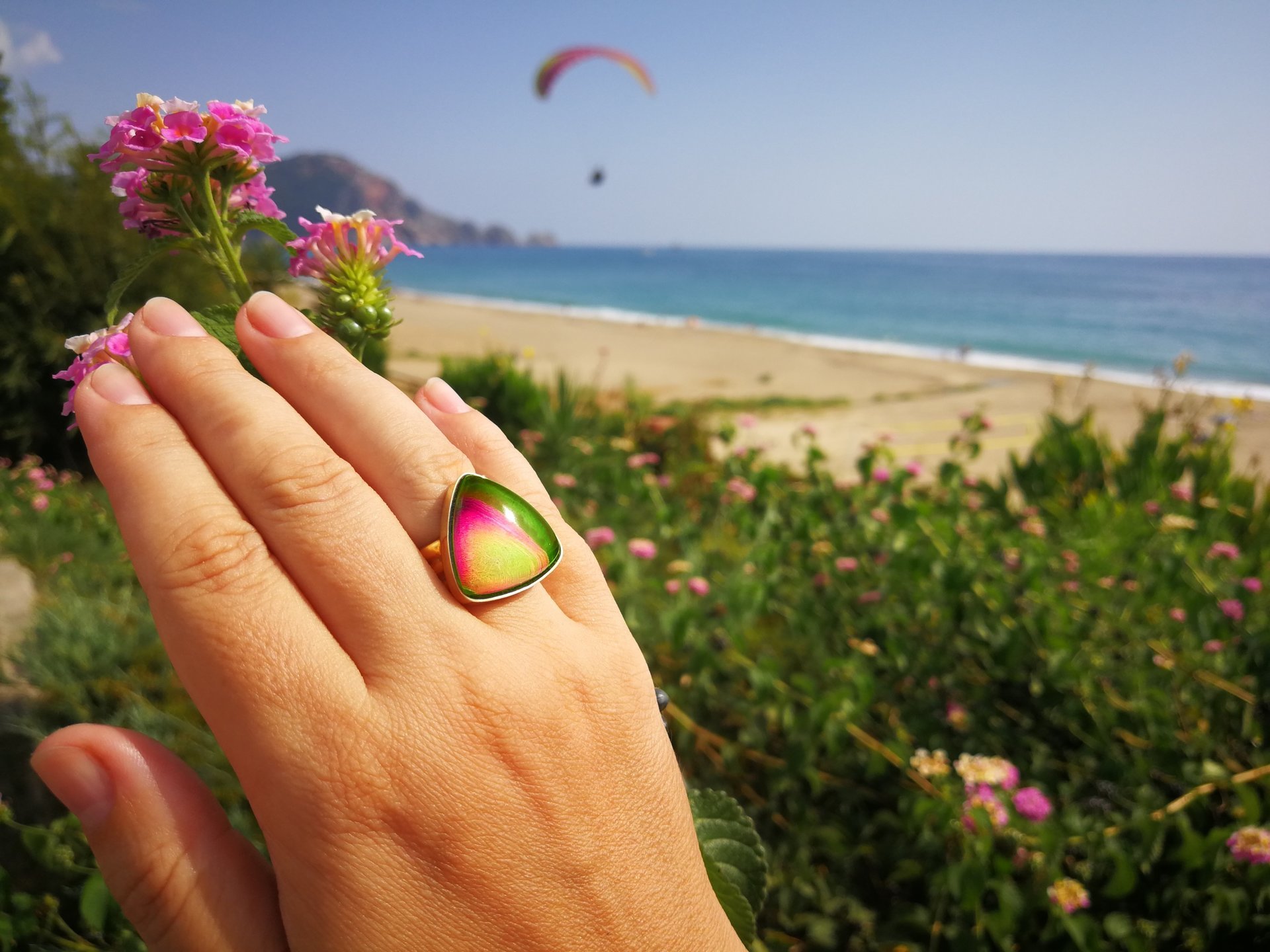 Sovereign of Lightning - Mood Ring - 20 mm - Gold Plated Sterling Silver 925 - AAA Crystal Quartz