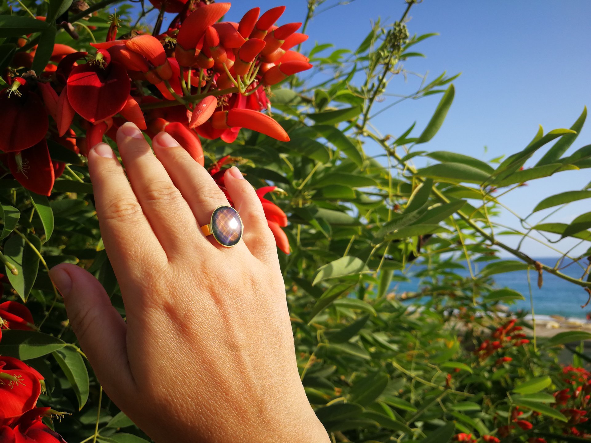 Golden Messenger of Glory - Mood Ring - 20x15 mm - Sterling Silver 925 - 24k Gold Plated - AAA Crystal Quartz faceted