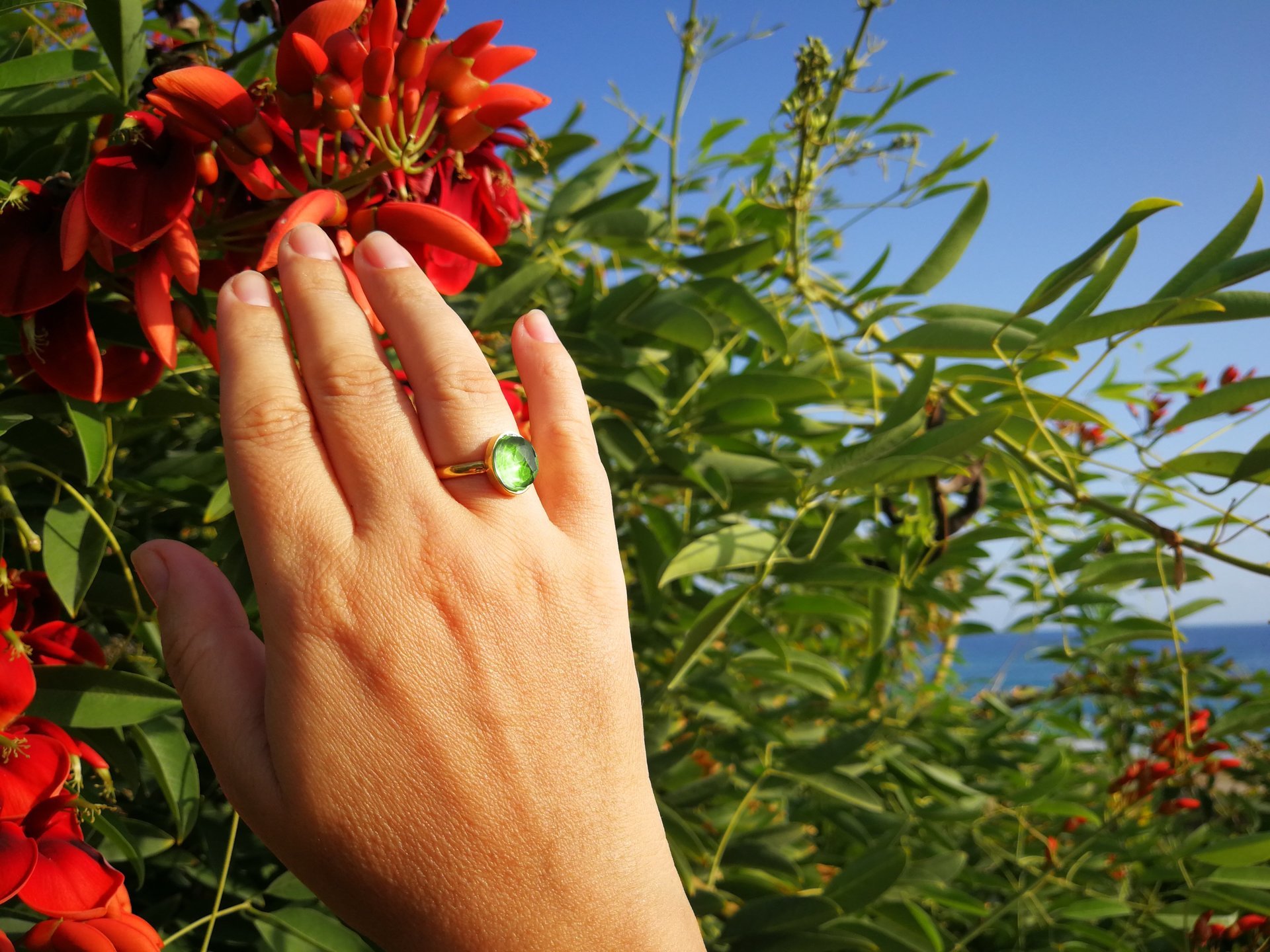 Essence of Enchantment - Mood Ring - 11x9 mm - 24k Gold Plated Sterling Silver 925 - AAA Topaz