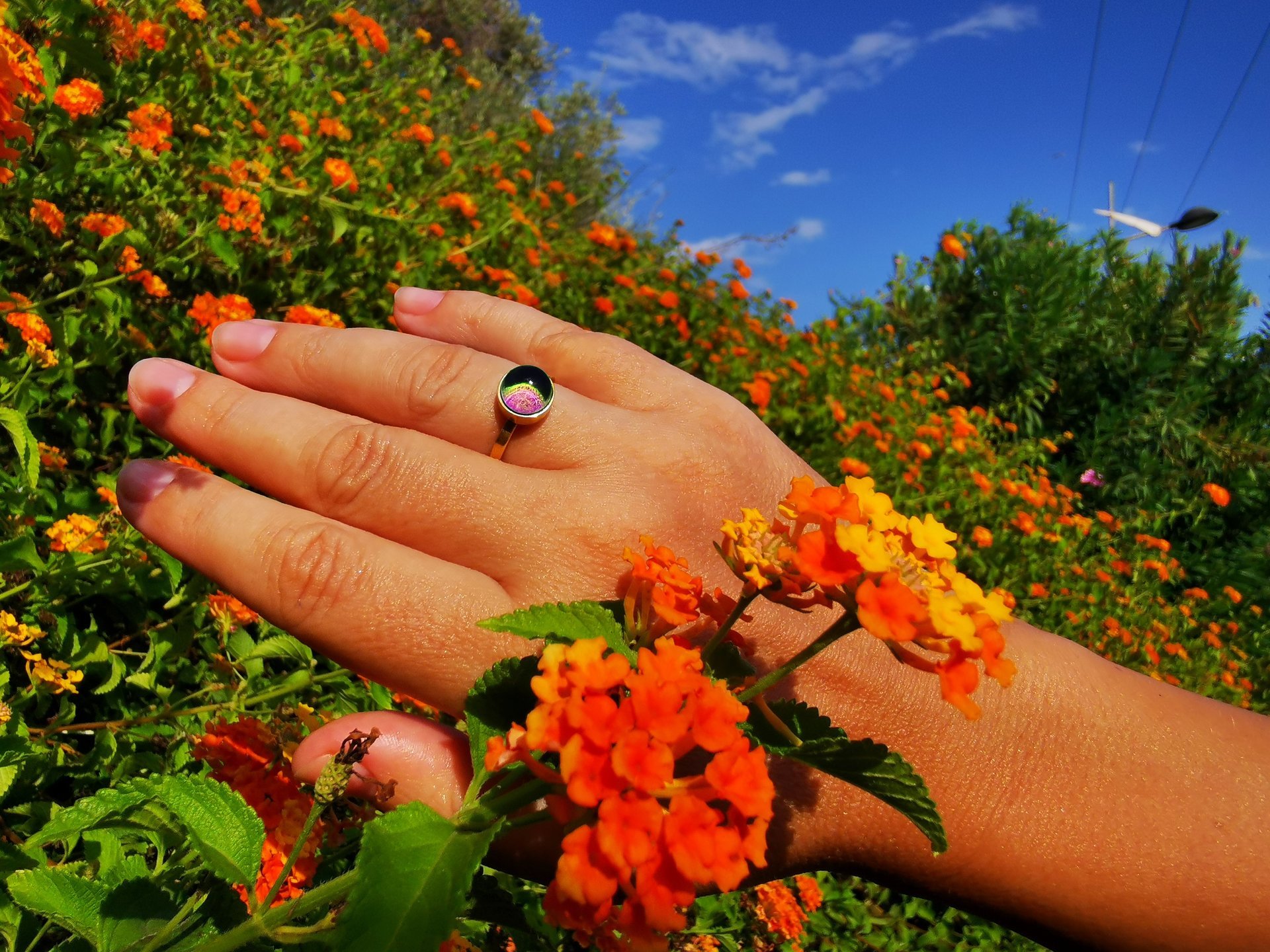 Duchess of the Golden Light - Mood Ring - 8 mm - Gold Plated Sterling Silver 925 - AAA Crystal Quartz