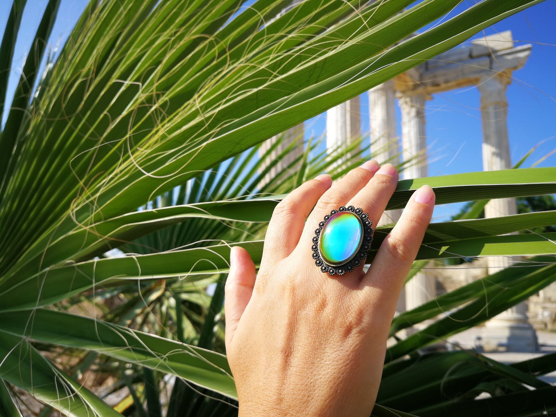 Queen of Zanzibar - Mood Ring - Adjustable - 25x18 mm - Brass
