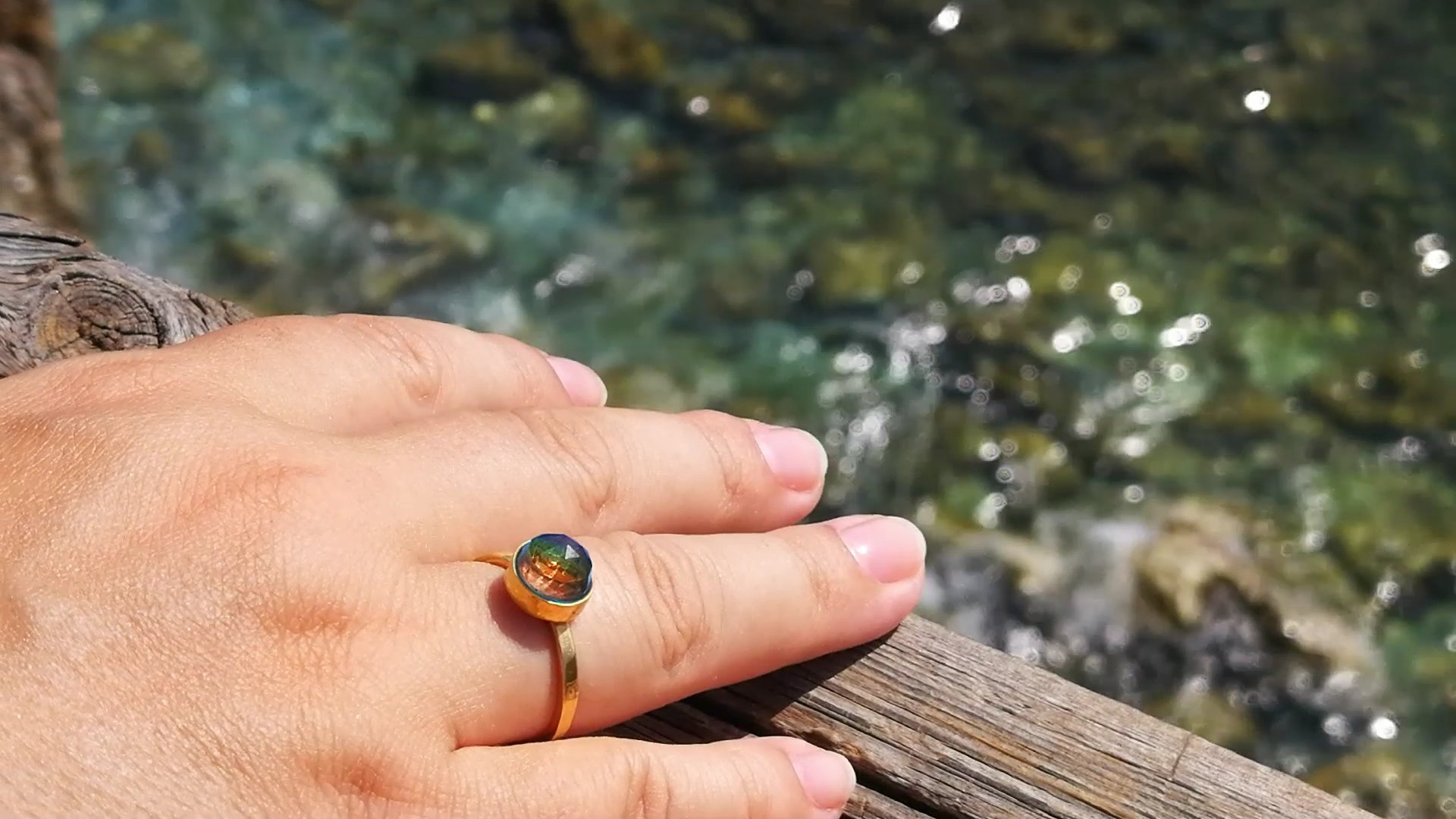 Light of Mystery - Mood Ring - 8 mm - Gold Plated Sterling Silver 925 - AAA Crystal Quartz