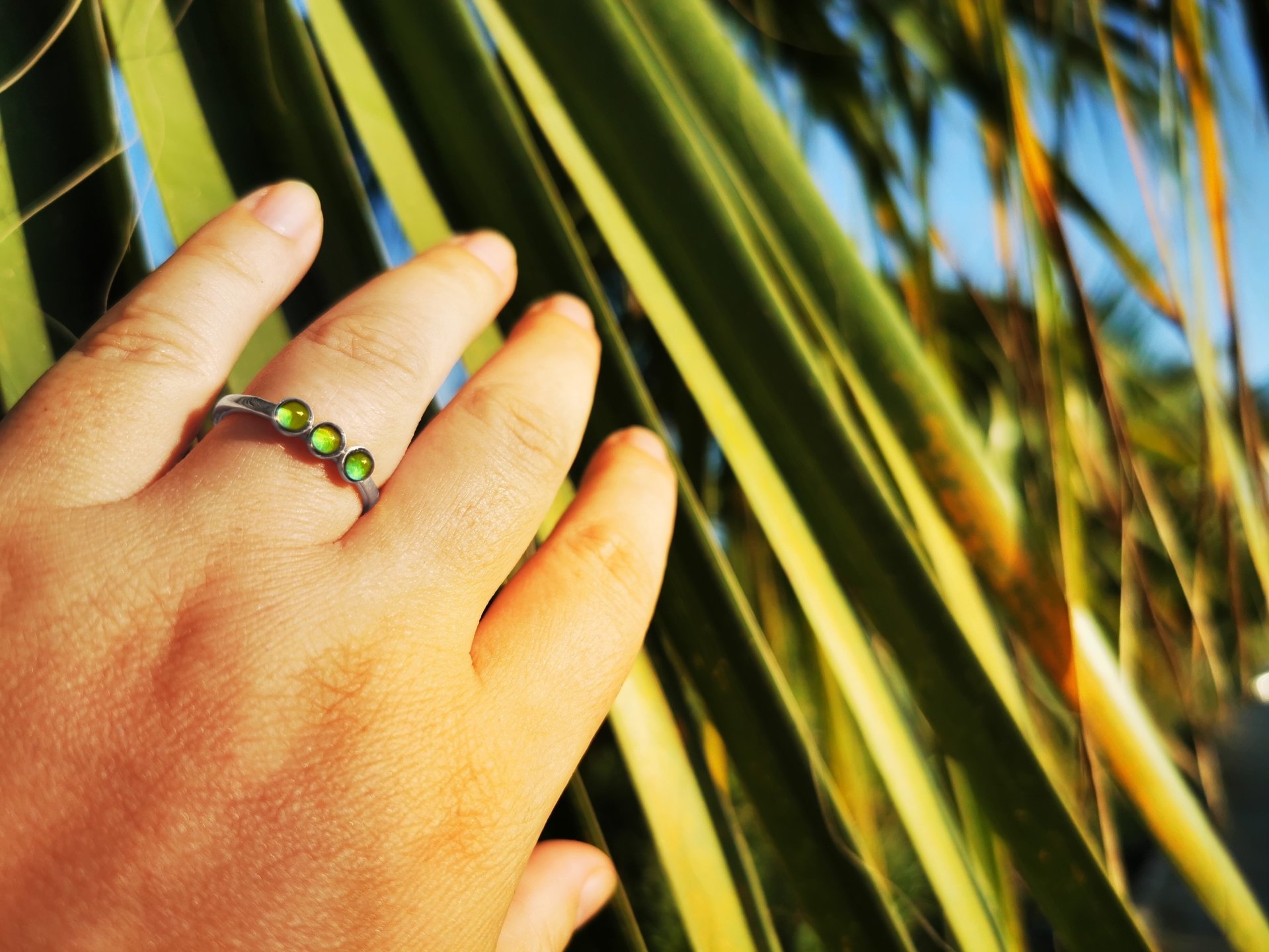 Three Wishes - Mood Ring - 4 mm - Sterling Silver 925 - AAA Crystal Quartz