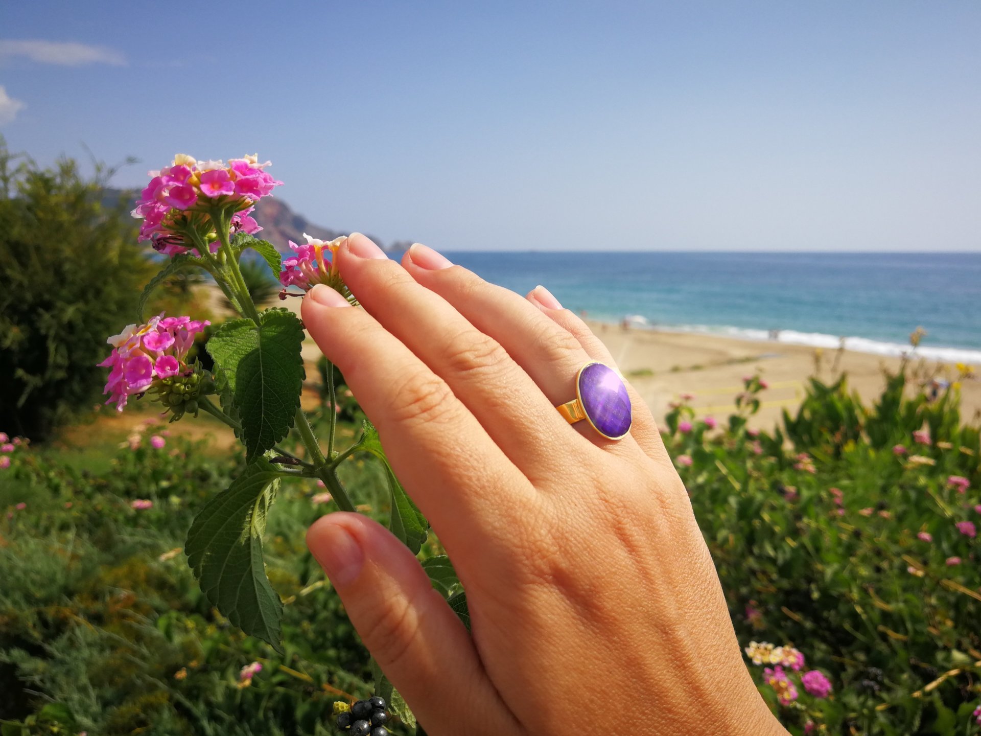 Golden Messenger of Glory - Mood Ring - 20x15 mm - Sterling Silver 925 - 24k Gold Plated - AAA Crystal Quartz faceted