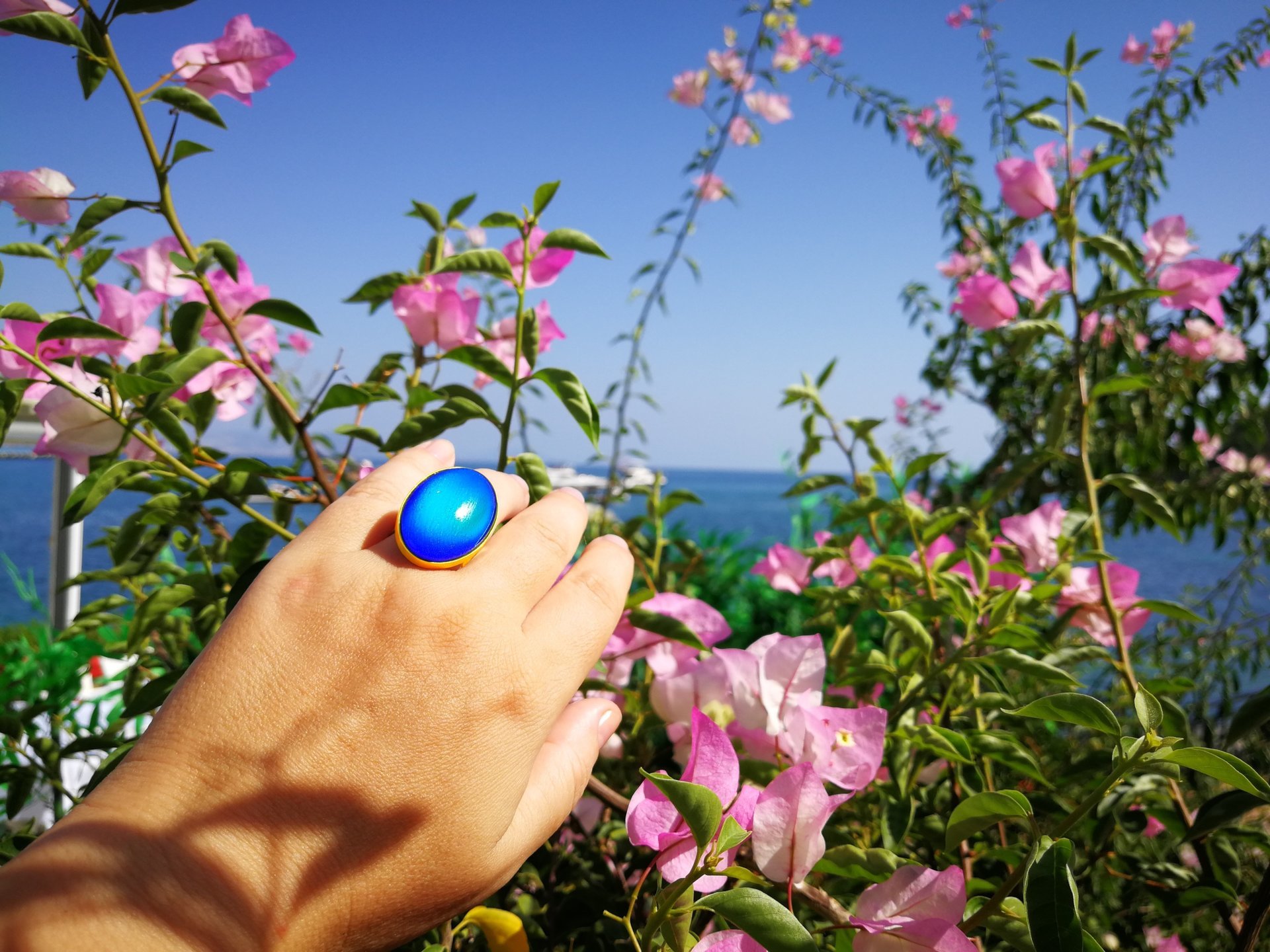 Golden Mirror of Beauty - Mood Ring - 30x20 mm - 24k gold plated Sterling Silver 925