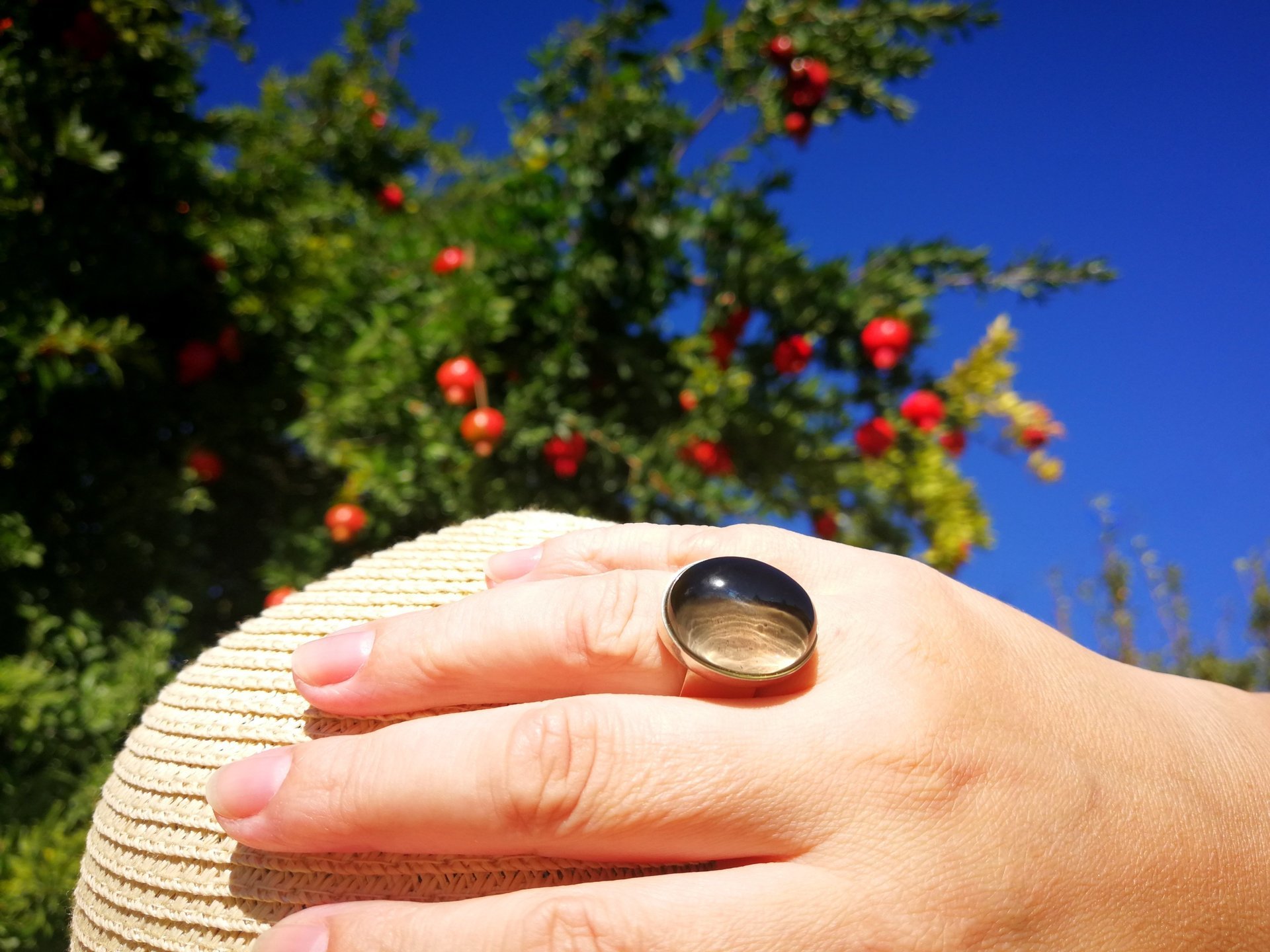 Queen of Heavenly Delight - Mood Ring - 20x15 mm - Sterling Silver 925 (pure or gold plated) - AAA Crystal Quartz
