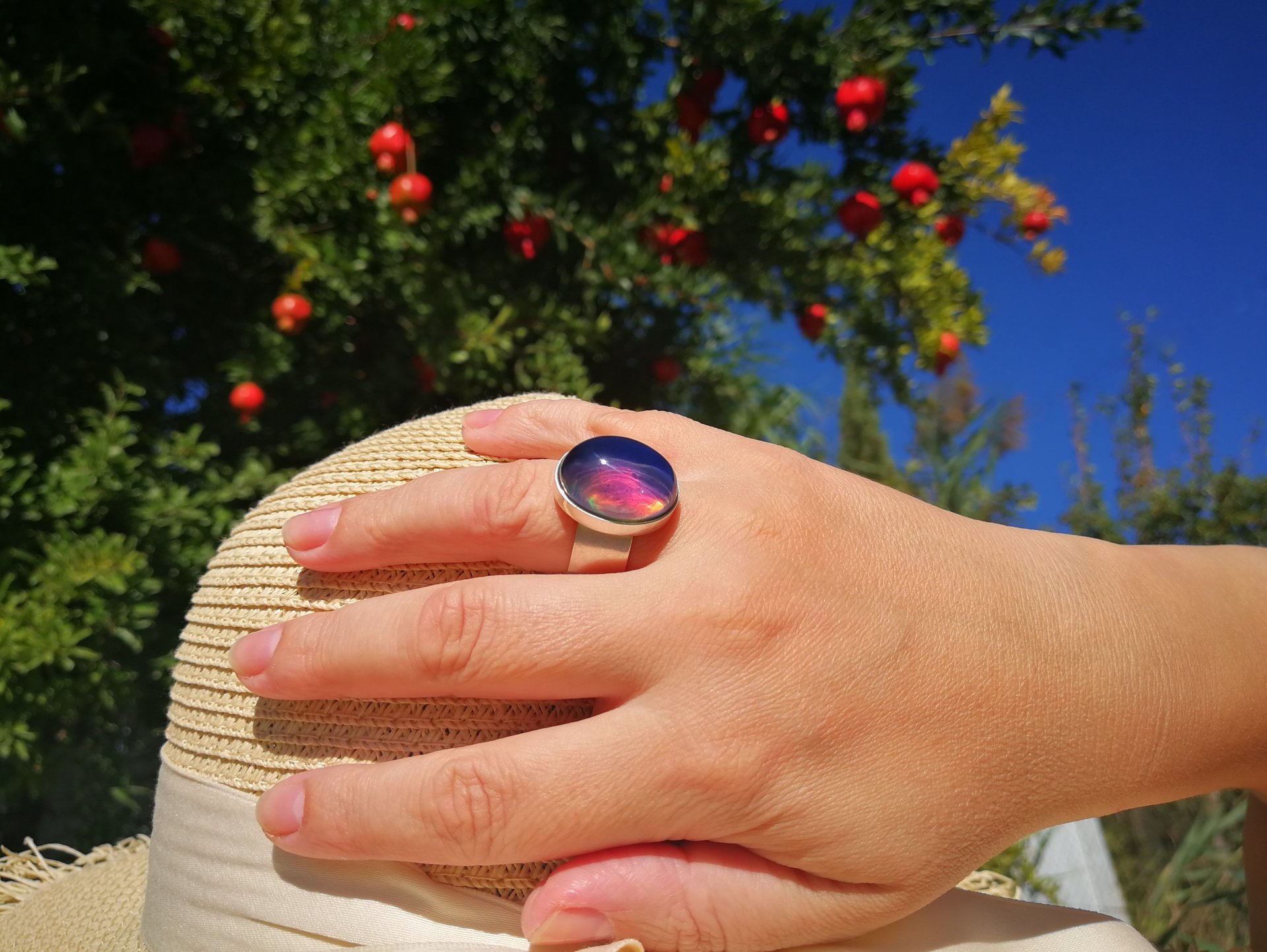 Queen of Heavenly Delight - Mood Ring - 20x15 mm - Sterling Silver 925 (pure or gold plated) - AAA Crystal Quartz