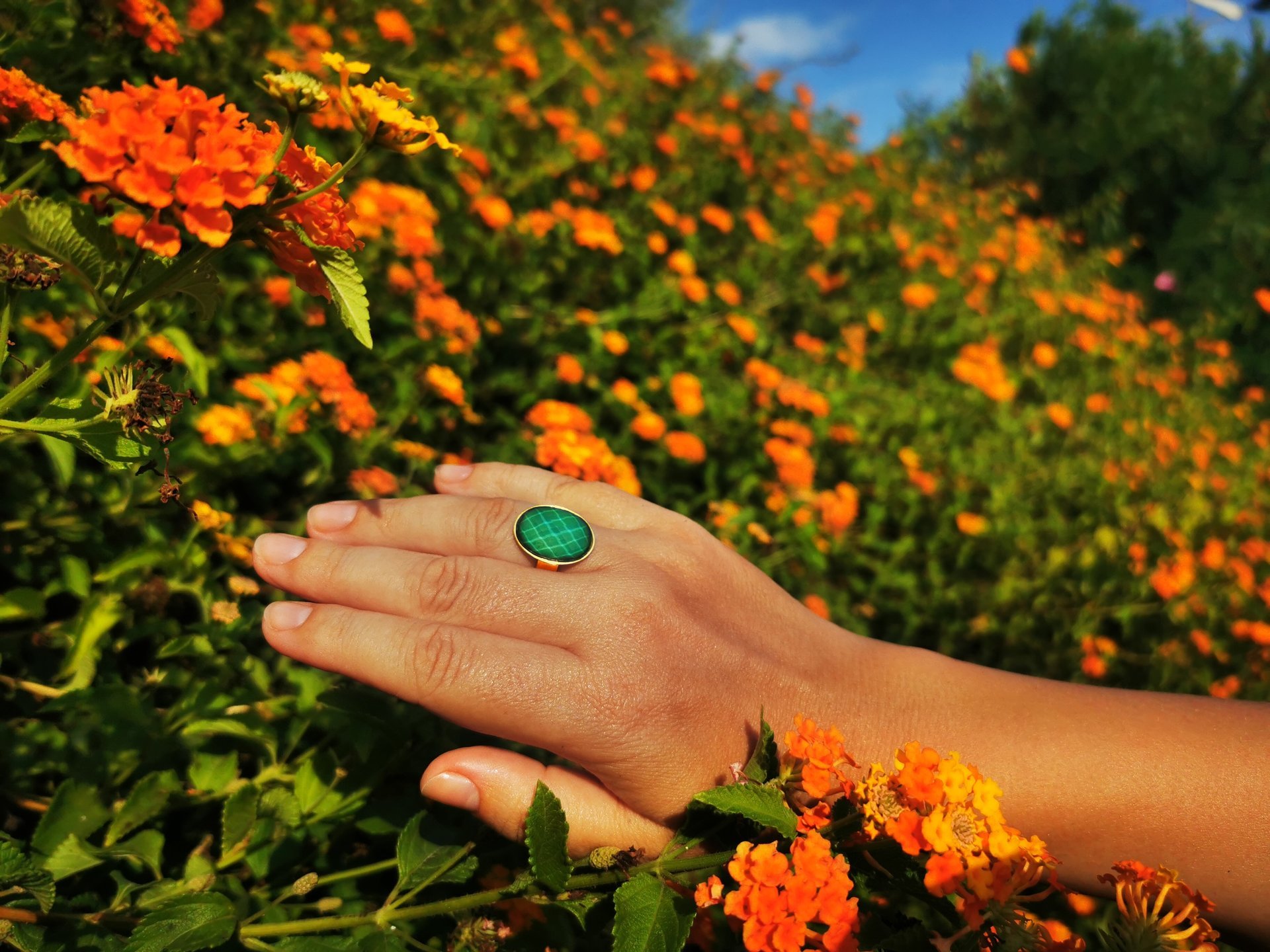 Golden Messenger of Glory - Mood Ring - 20x15 mm - Sterling Silver 925 - 24k Gold Plated - AAA Crystal Quartz faceted