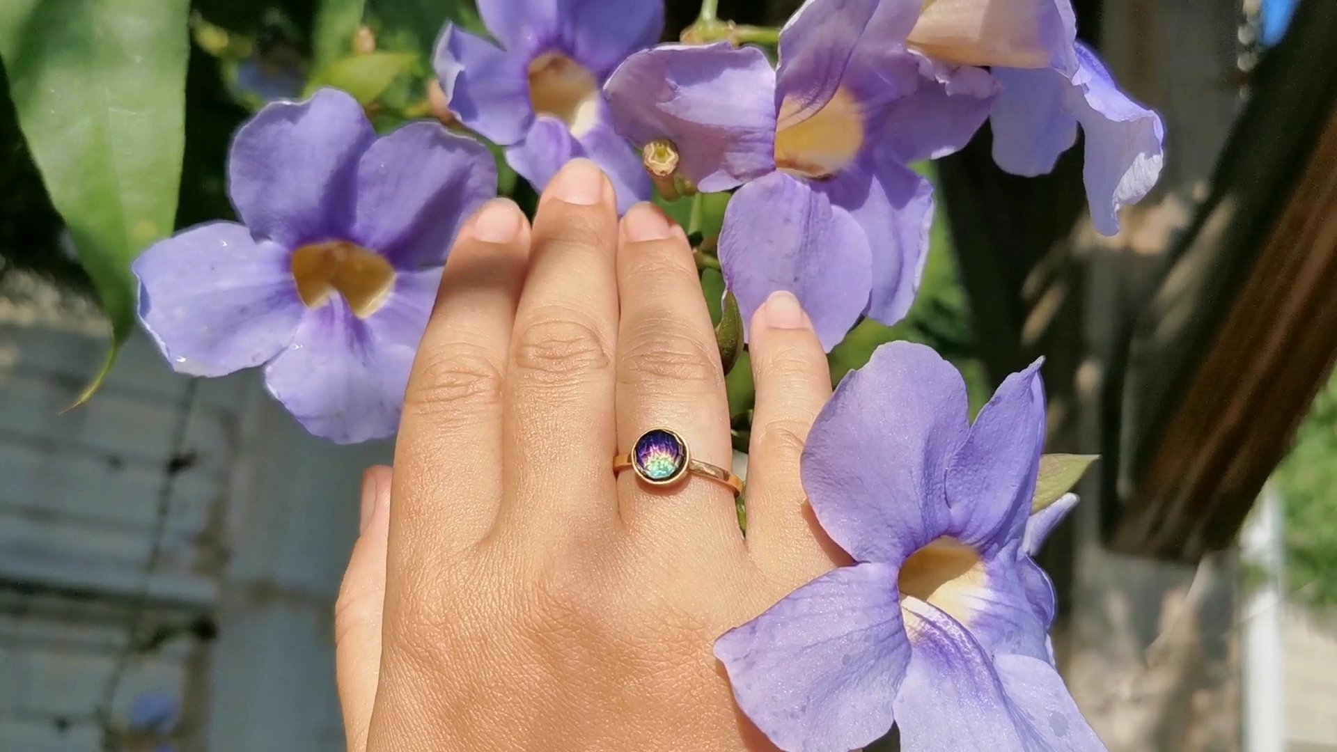 Light of Mystery - Mood Ring - 8 mm - Gold Plated Sterling Silver 925 - AAA Crystal Quartz