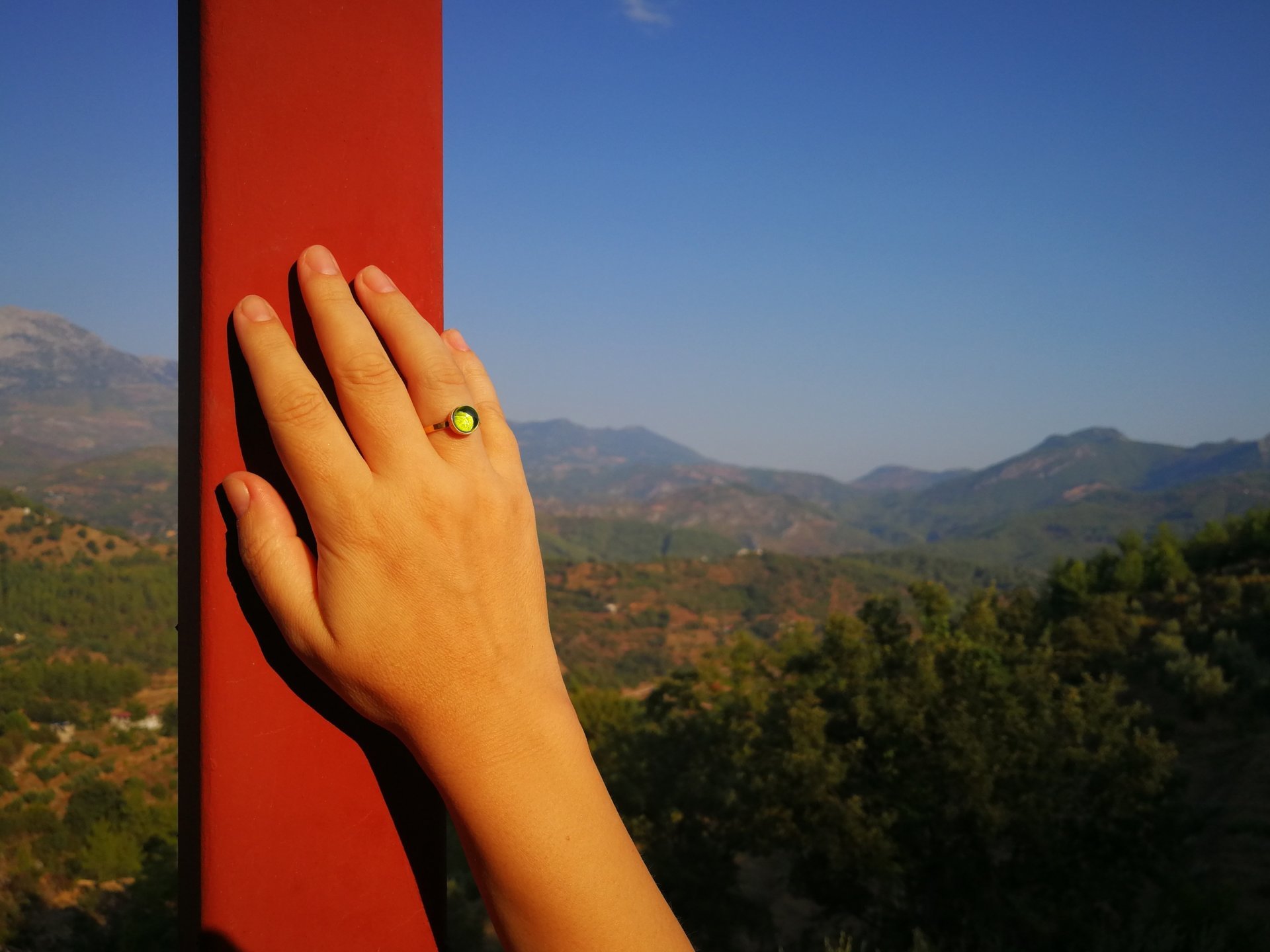 Duchess of the Golden Light - Mood Ring - 8 mm - Gold Plated Sterling Silver 925 - AAA Crystal Quartz