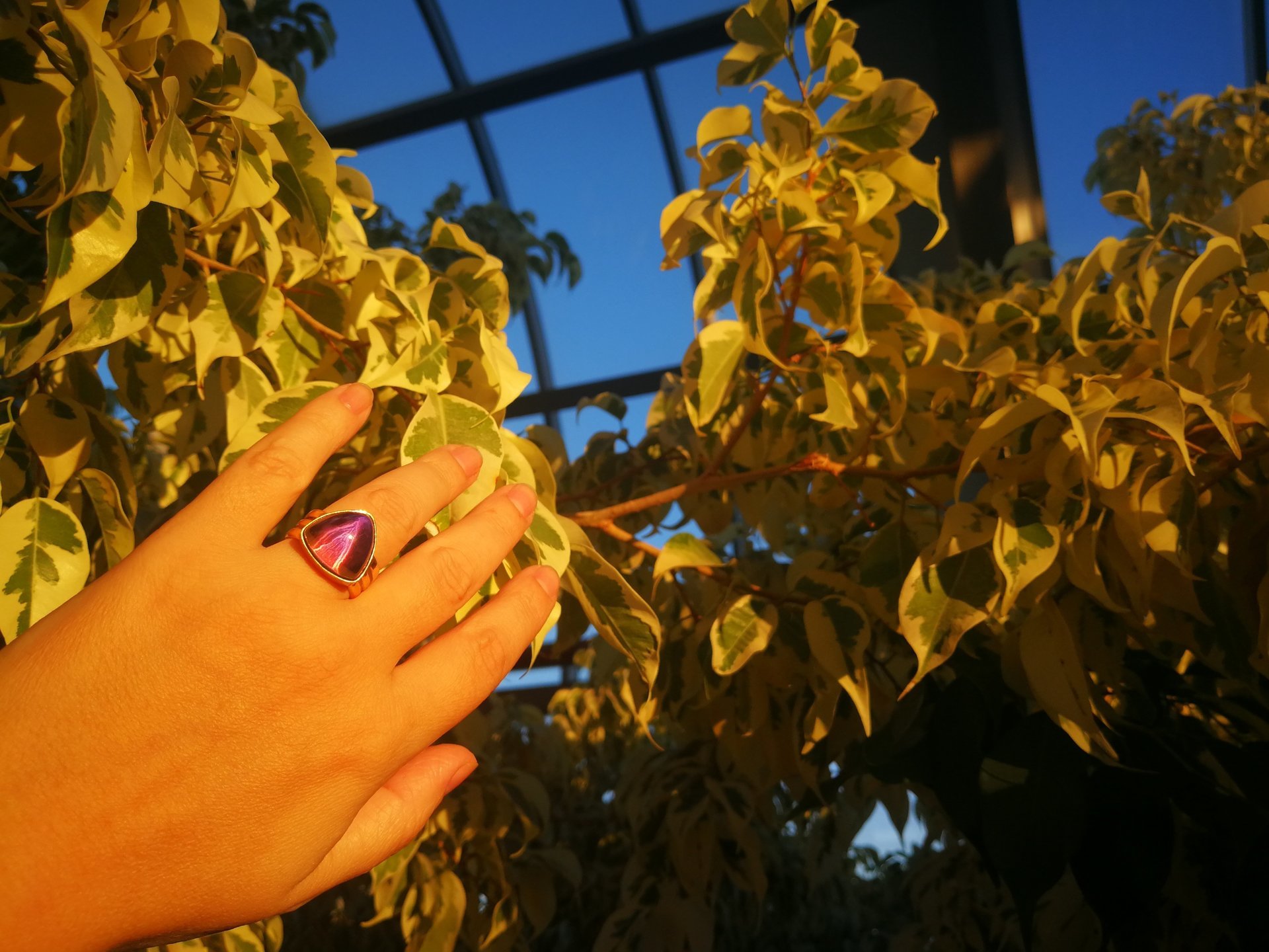 Lord of Lightning - Mood Ring - 15 mm - Gold Plated Sterling Silver 925 - AAA Crystal Quartz