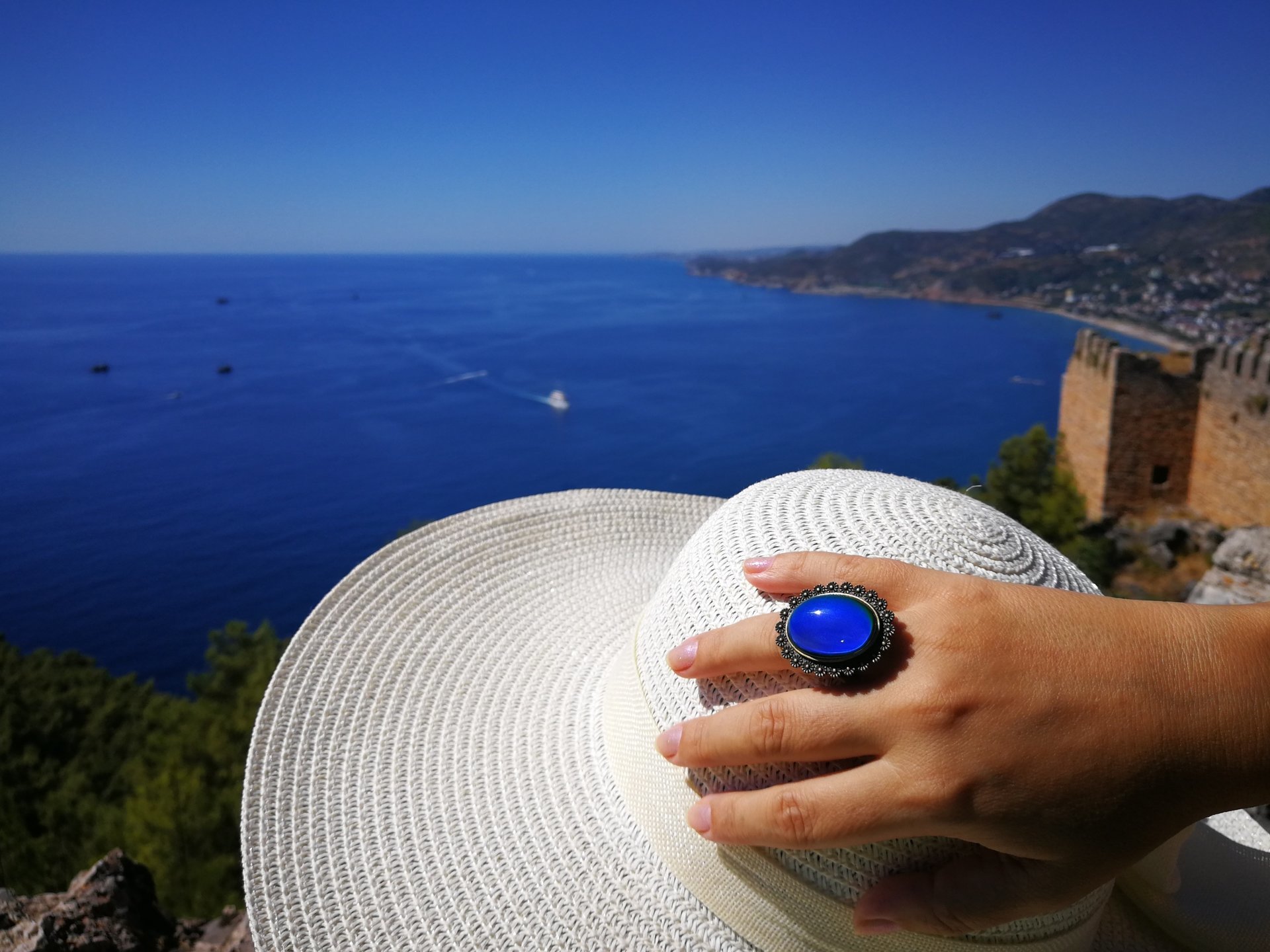 Queen of Zanzibar - Mood Ring - Adjustable - 25x18 mm - Brass