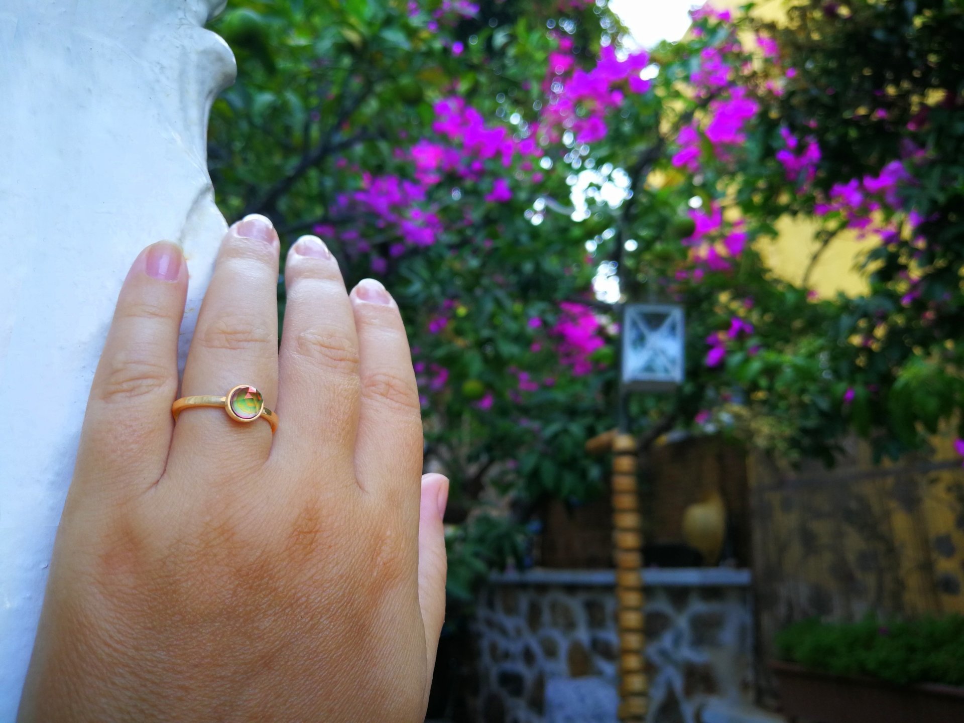 Blush of Attraction - Mood Ring - 6 mm - Gold Plated Sterling Silver 925 - AAA Crystal Quartz