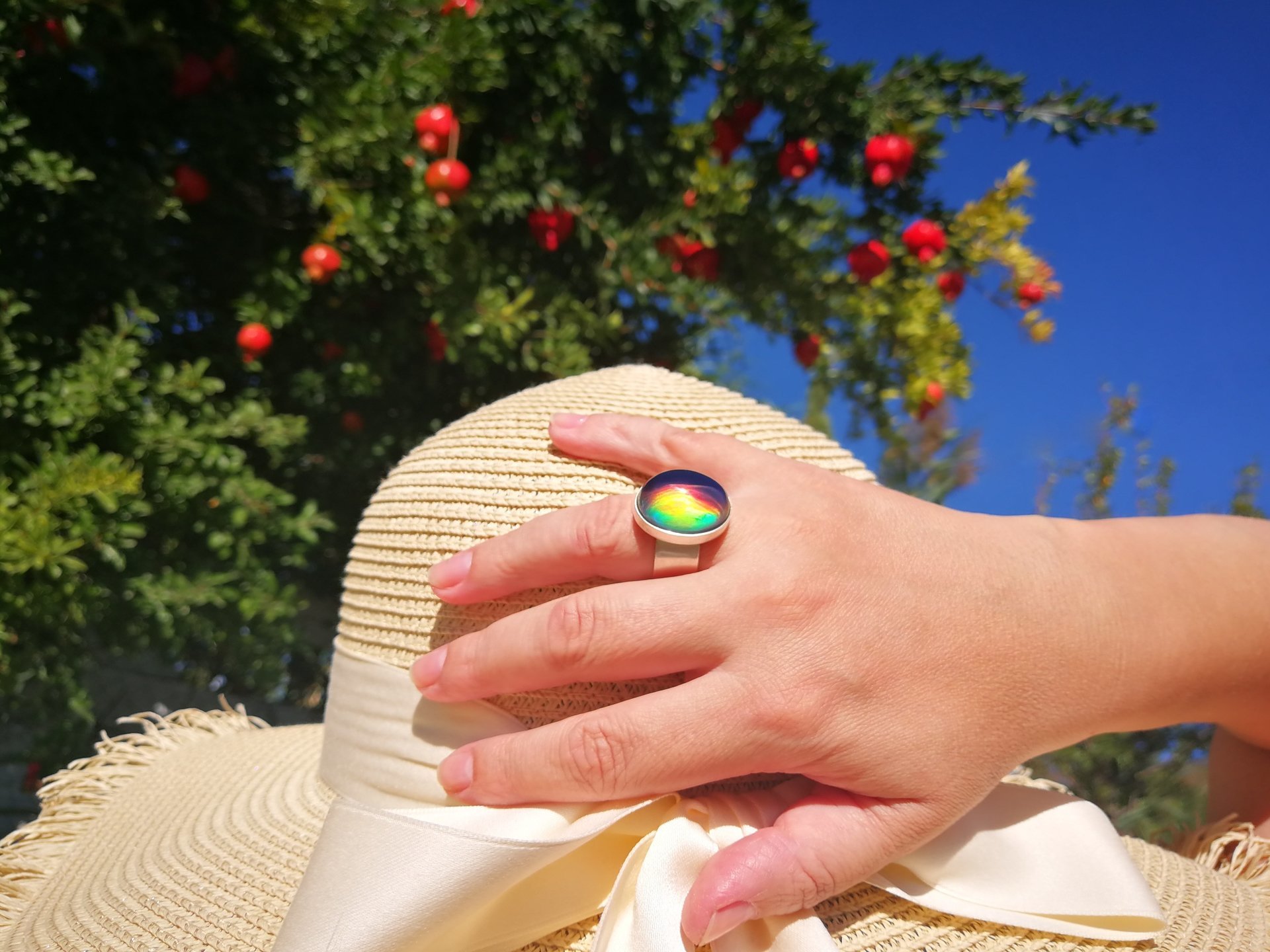 Queen of Heavenly Delight - Mood Ring - 20x15 mm - Sterling Silver 925 (pure or gold plated) - AAA Crystal Quartz
