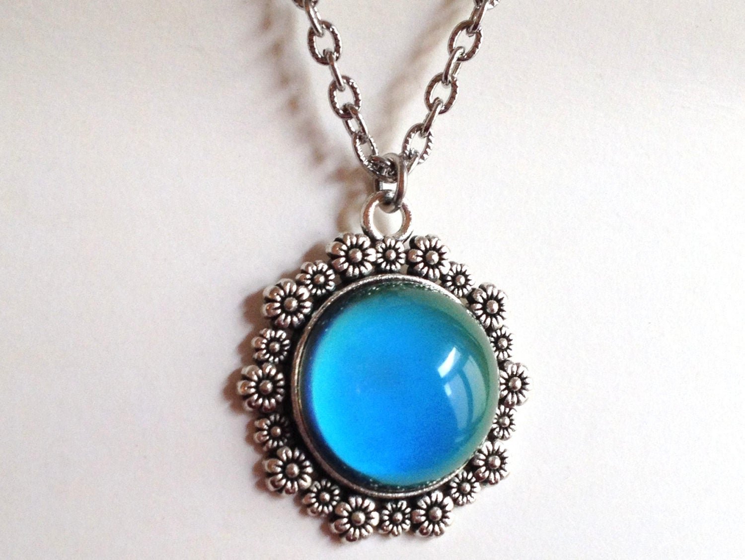 Secret Queen of Flowers - Mood Necklace - 20 mm - Brass