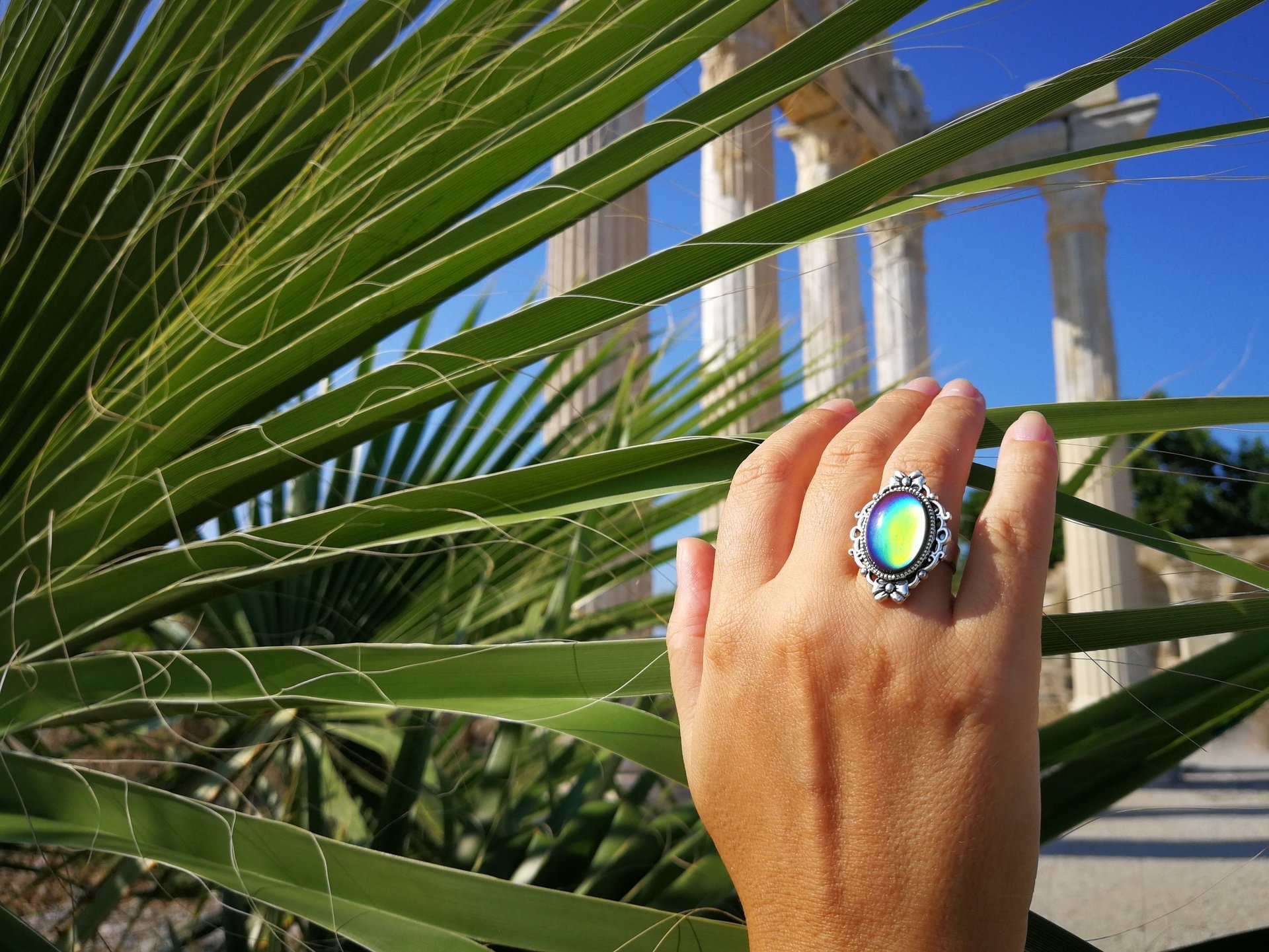 Secret Crown Princess to the Throne - Mood Ring - Adjustable - 18x13 mm - Brass