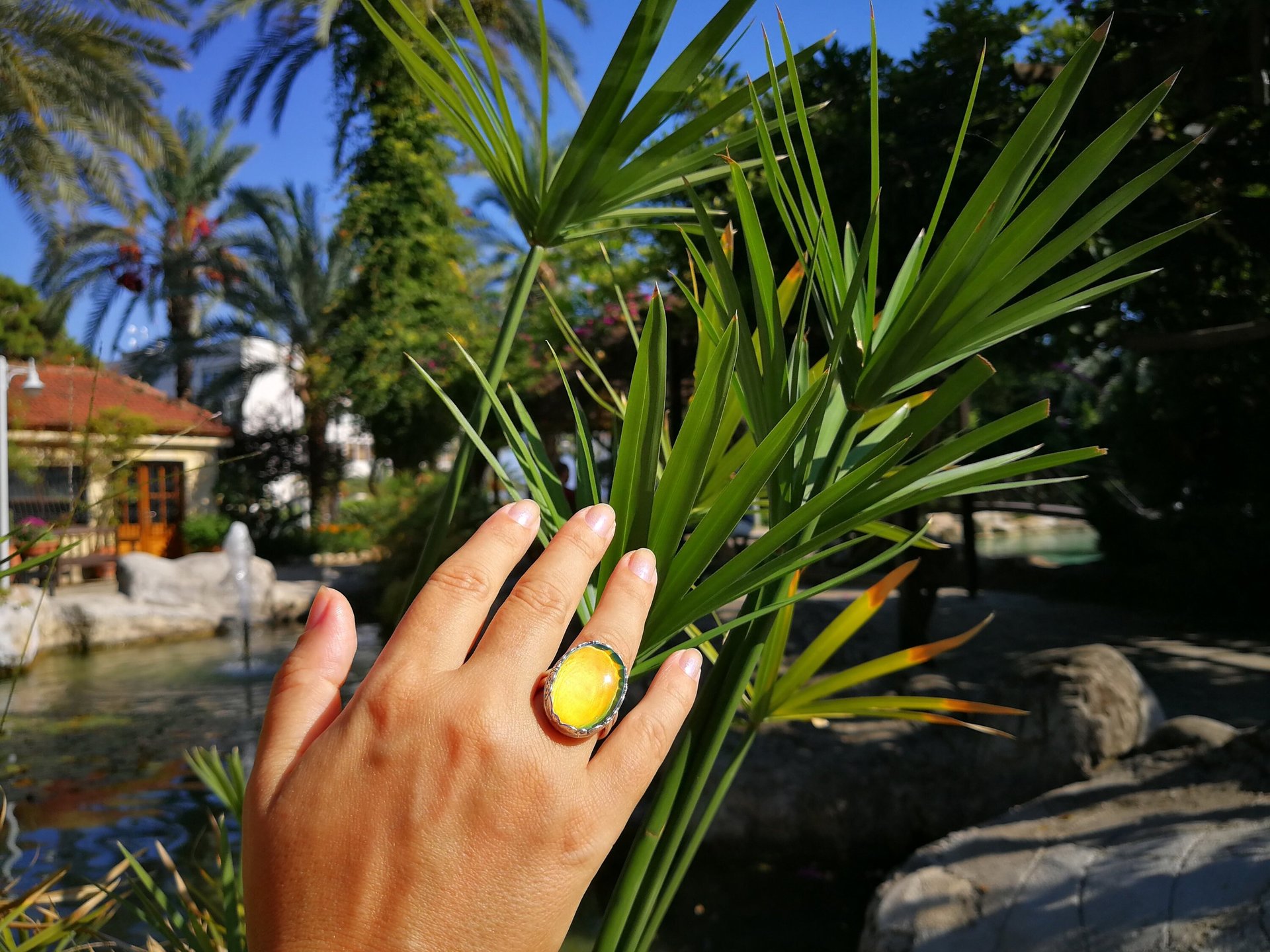 Queen of Grace - Mood Ring - 25x18 mm - Sterling Silver 925