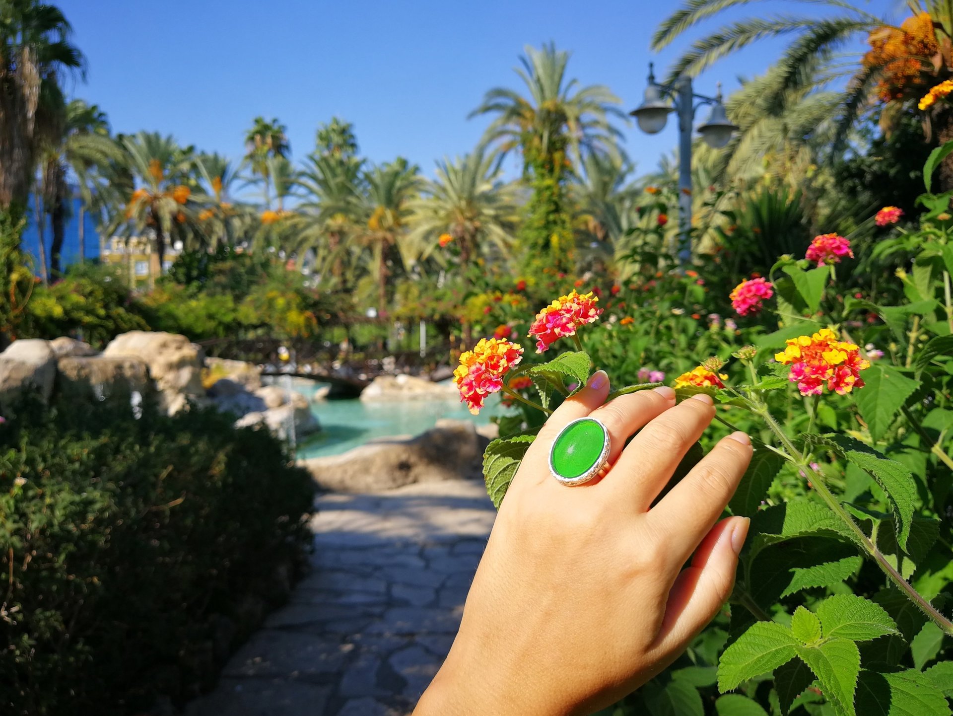 Queen of Avalon - Mood Ring - 25x18 mm - Sterling Silver 925