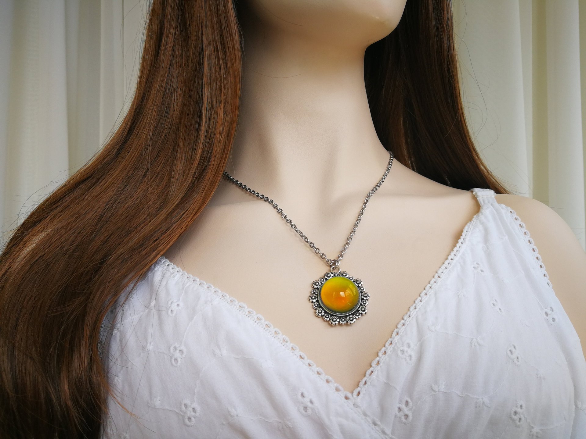 Secret Queen of Flowers - Mood Necklace - 20 mm - Brass