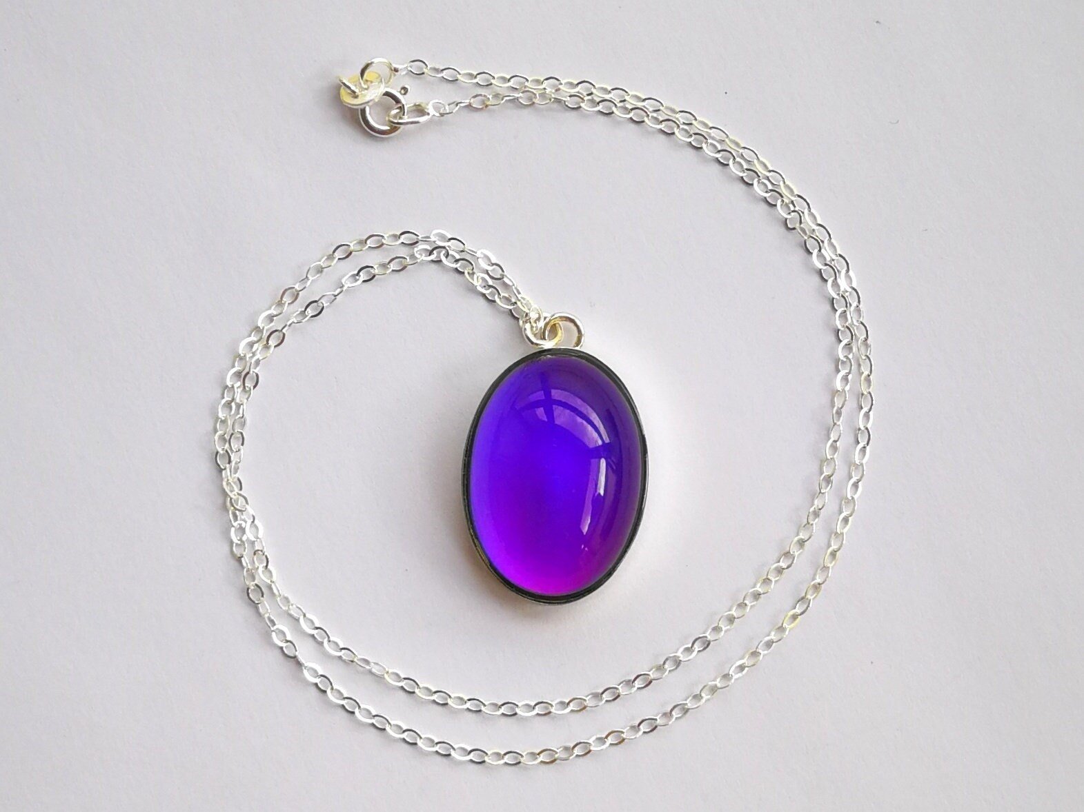 Aphrodites Glow of Mystery - Mood Necklace - 25x18 mm - Sterling Silver 925