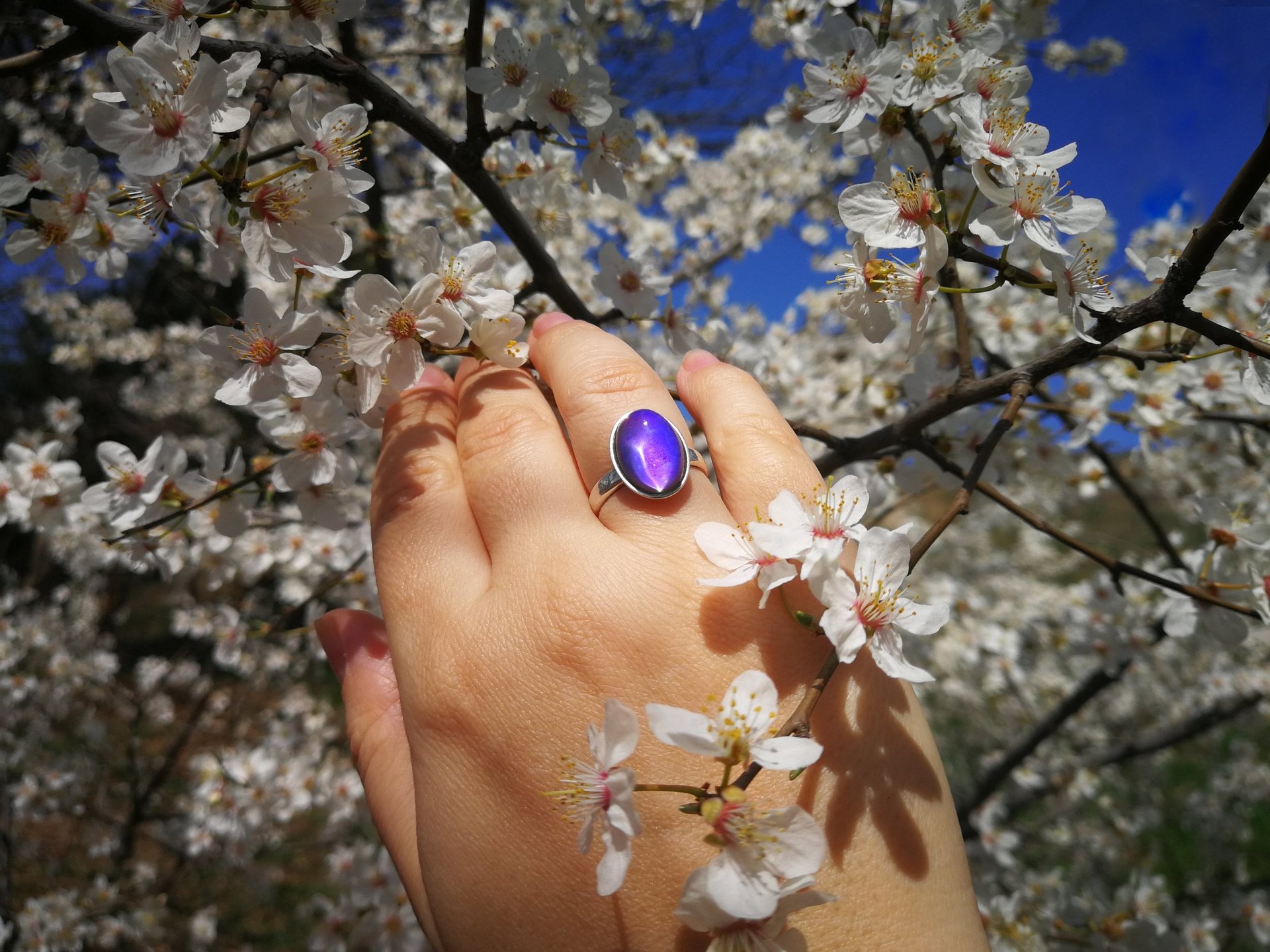 Princess of the Crystal Seas - Mood Ring - 14x10 mm - Sterling Silver 925 (pure or gold plated) - AAA Crystal Quartz