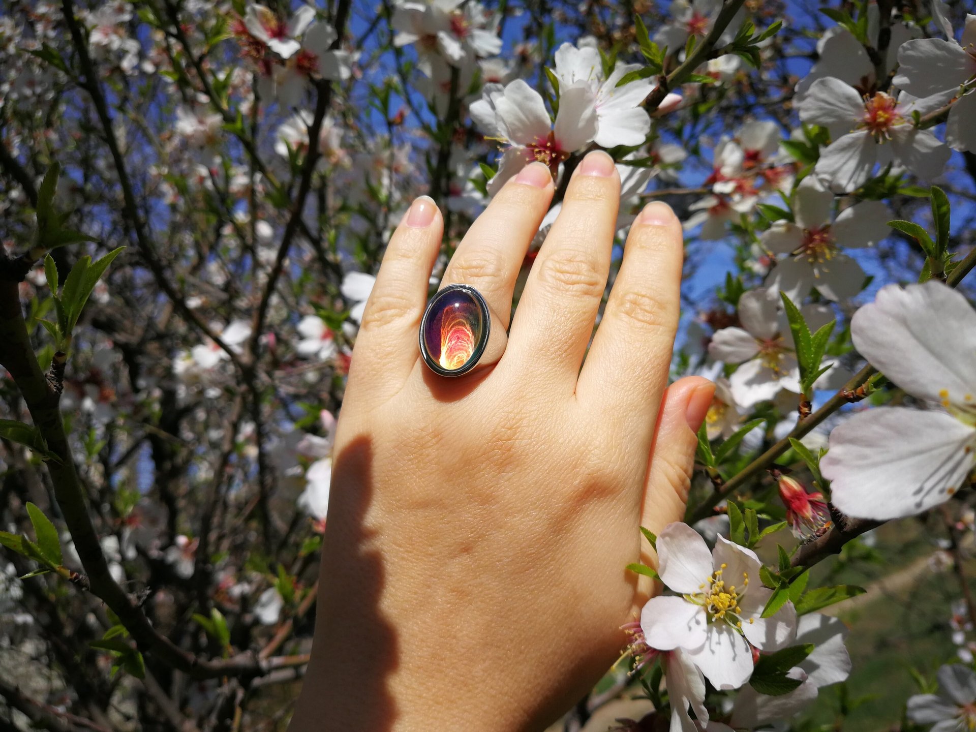 King of Gentlemen - Mood Ring - 18x13 mm - Stainless Steel - smooth AAA Crystal Quartz