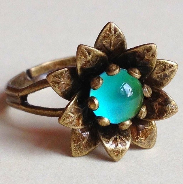 Secret Princess of the Flower Kingdom - Mood Ring - Adjustable - 6 mm - Brass